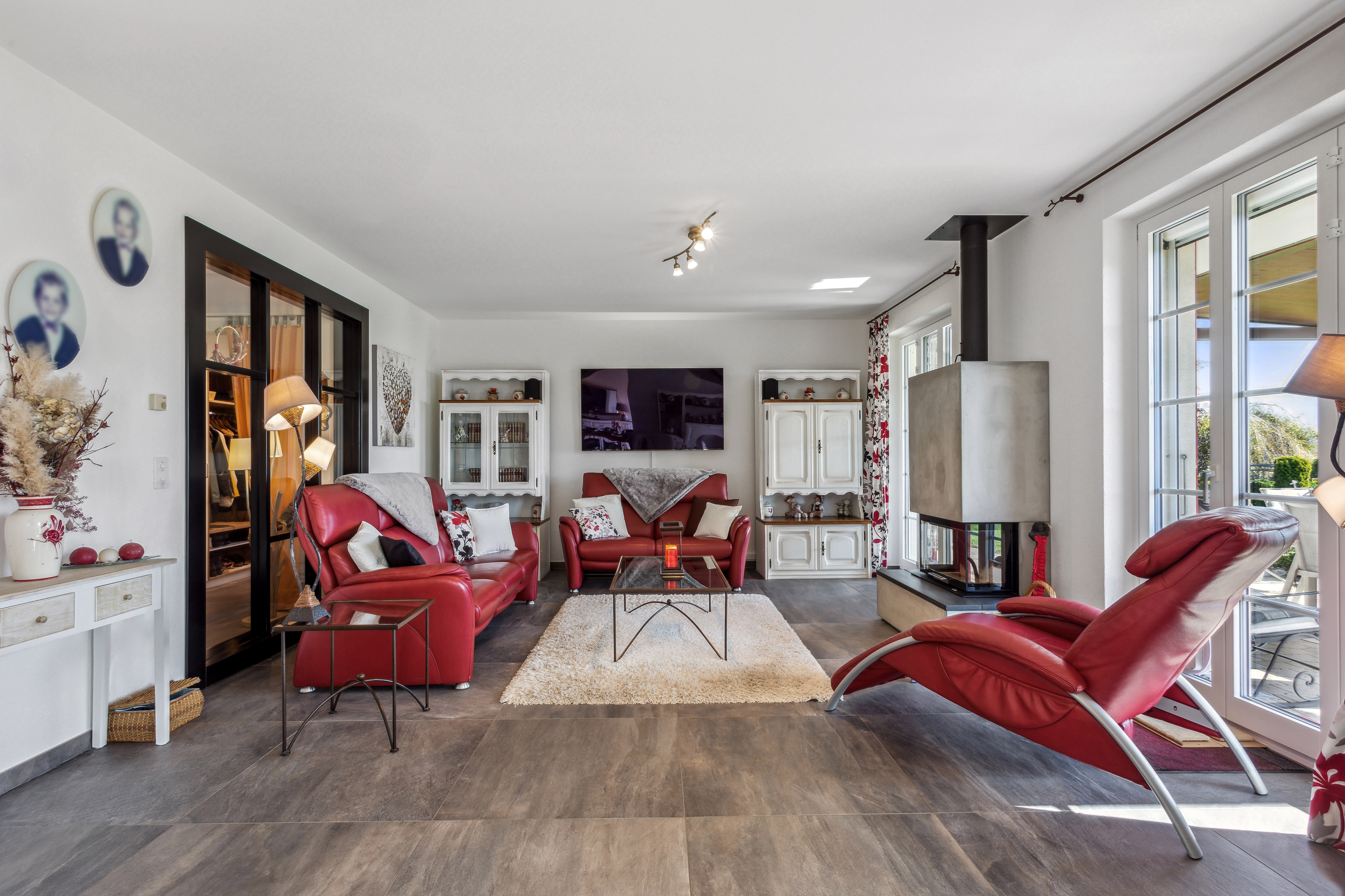 Wohnzimmer mit Kamin