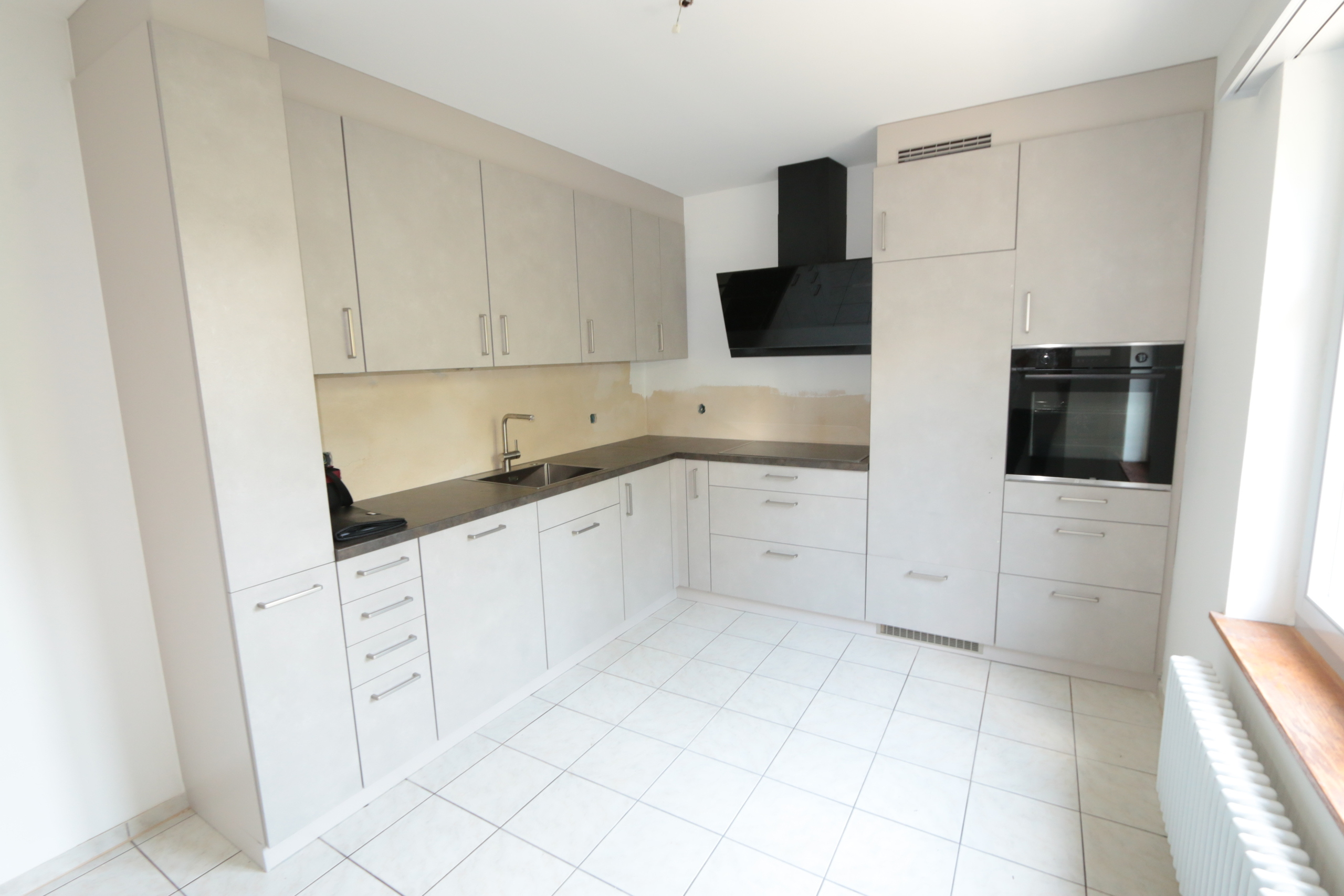 komplett neue Wohnküche (Glasrückwand fehlt noch)