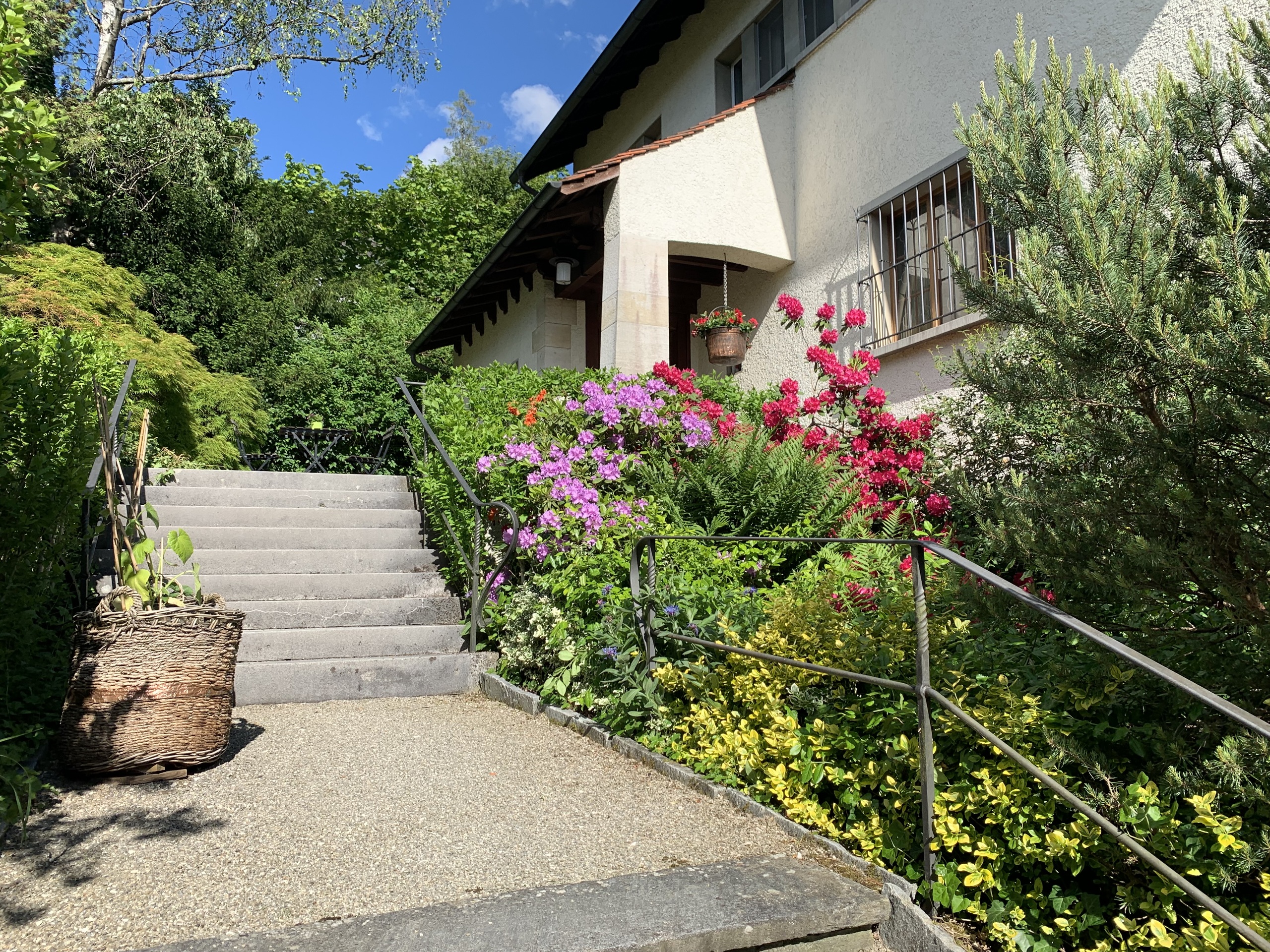 idyllischer Aufgang zur Liegenschaft idyllischer Aufgang zur Liegenschaft