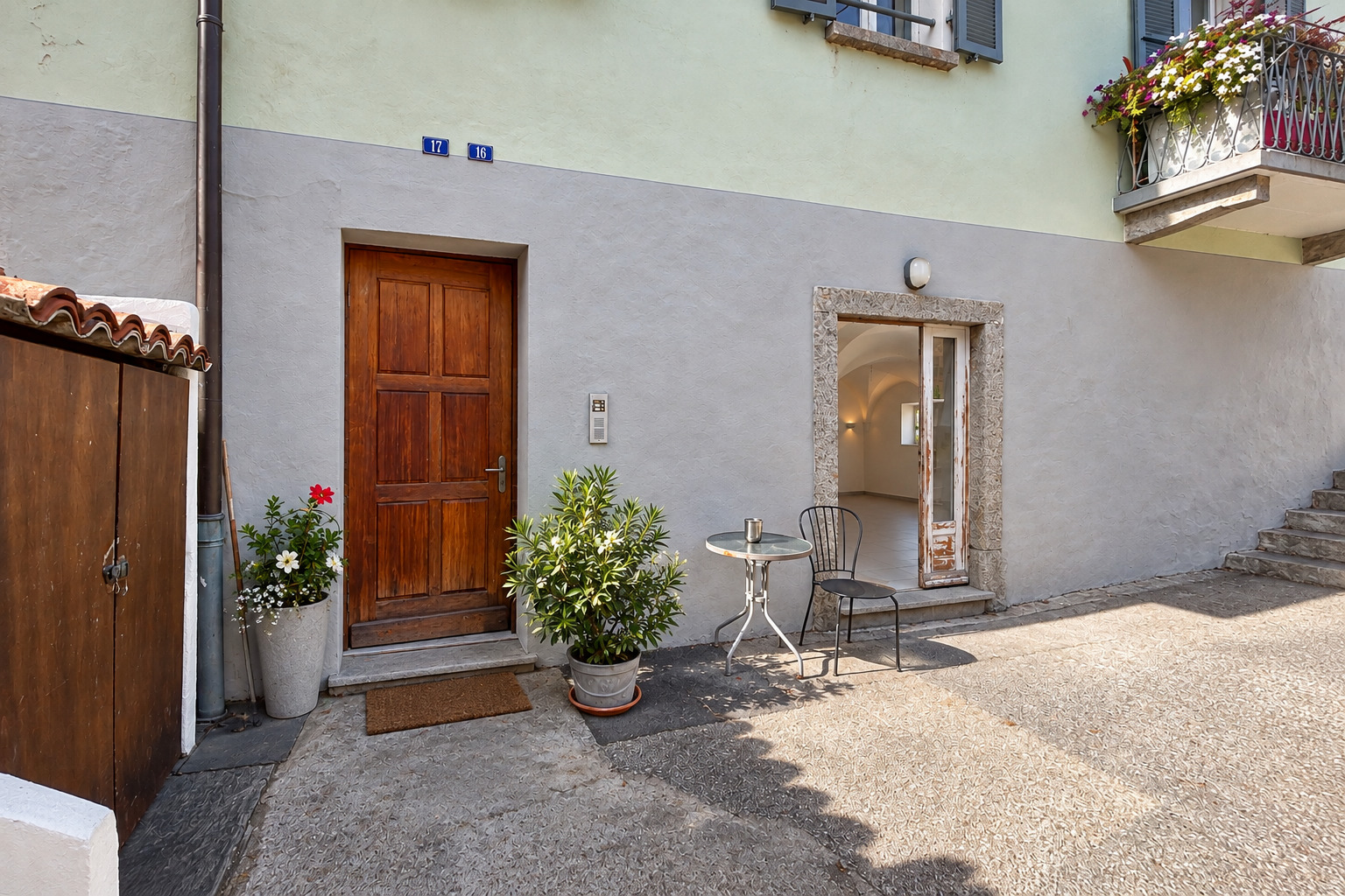 Photo 10