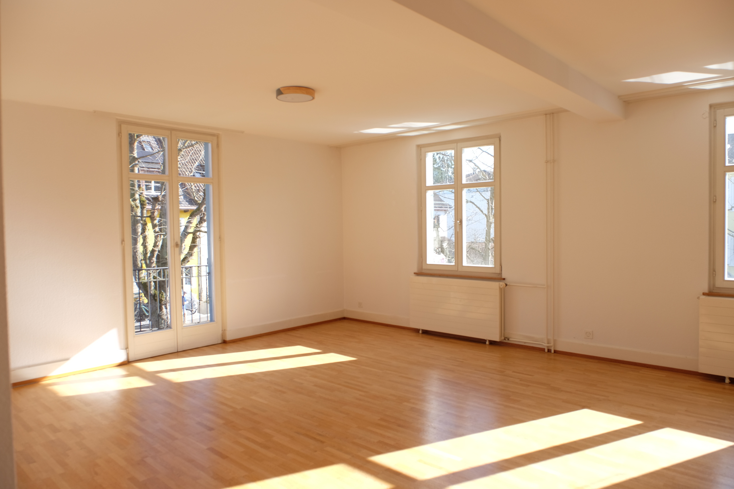Wohnzimmer mit Balkon Whg OG Wohnzimmer mit Balkon Whg OG