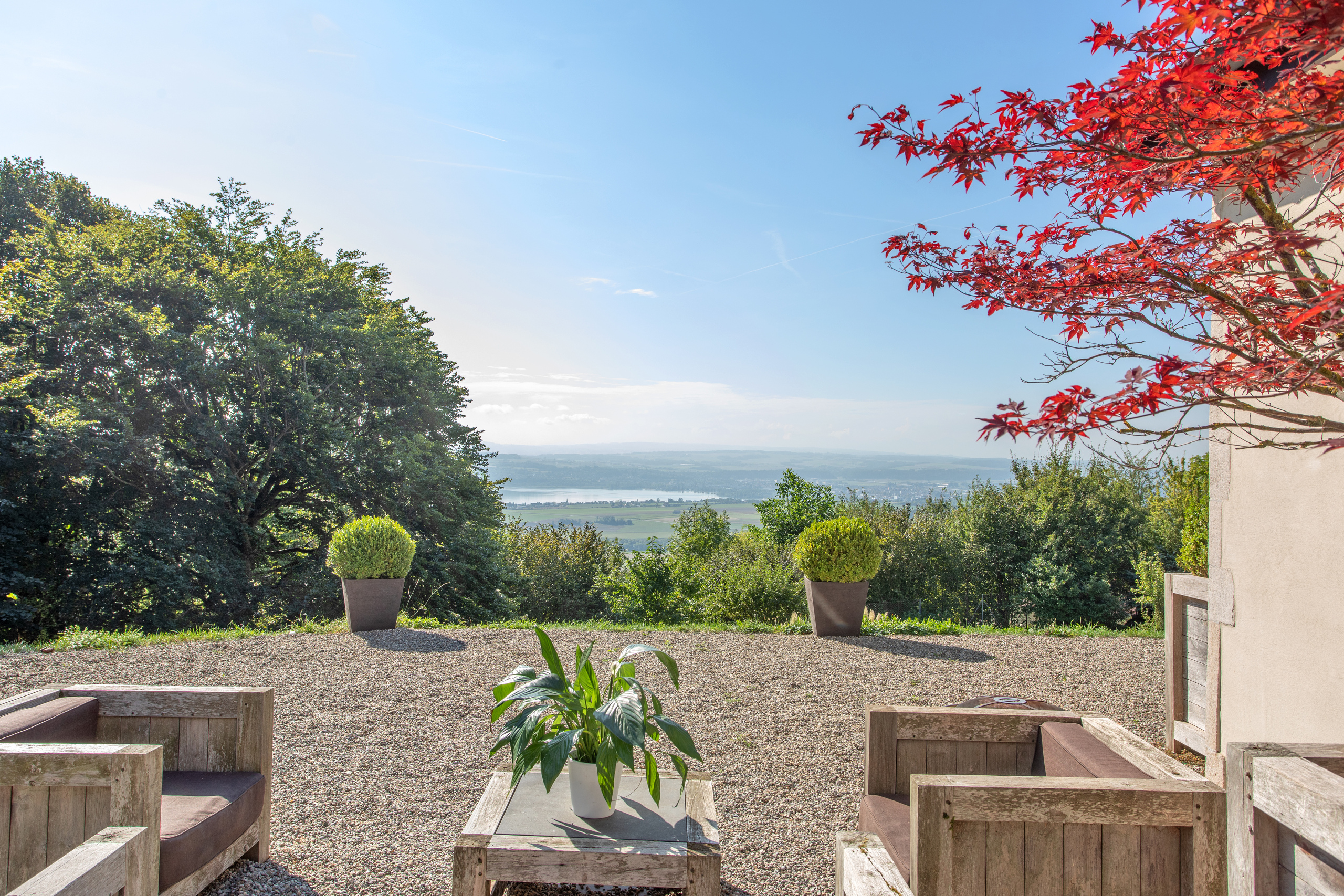 Terrasse avec vue sur le lac Terrasse avec vue sur le lac