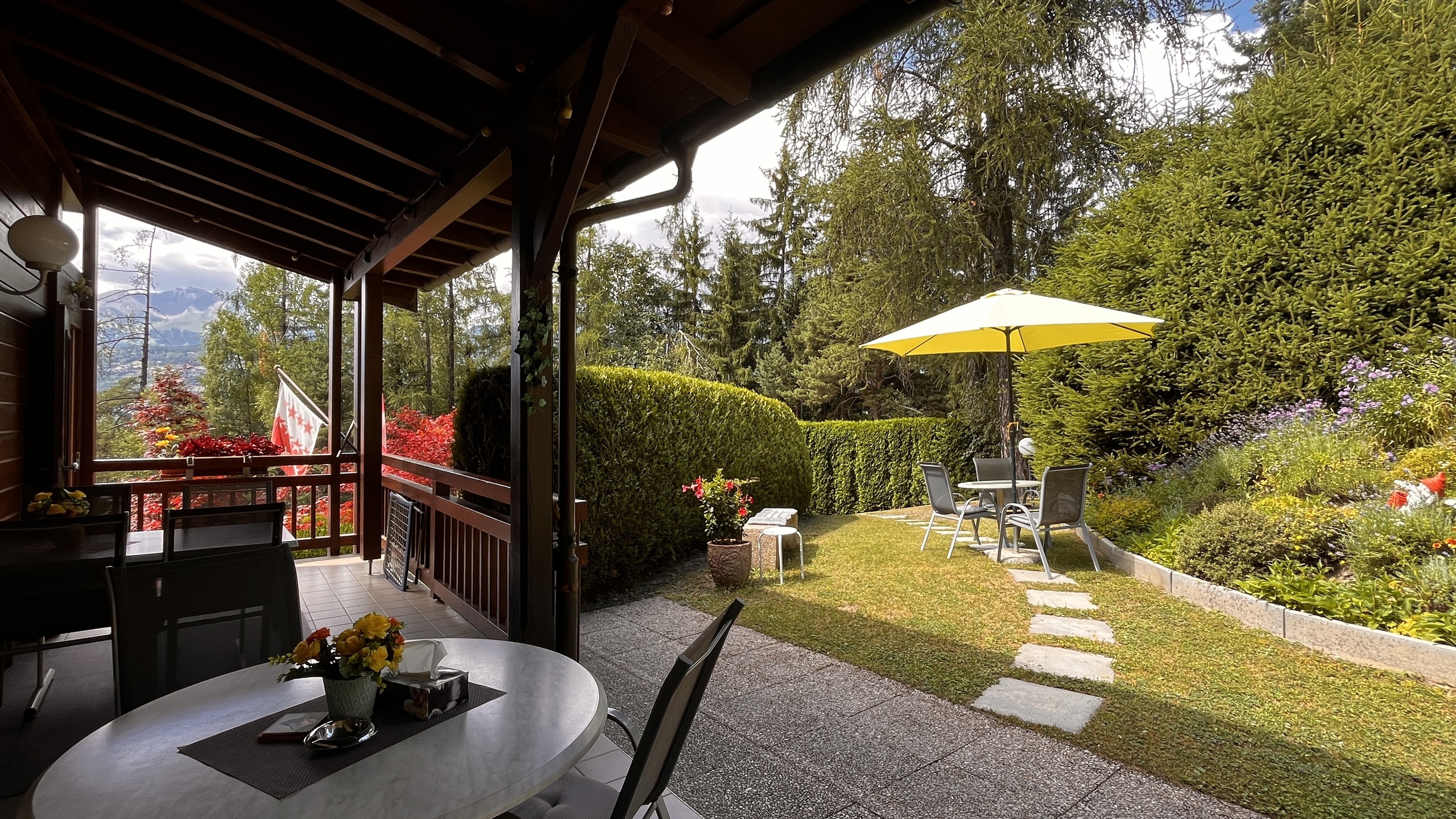 Terrasse à l'est  Terrasse à l'est