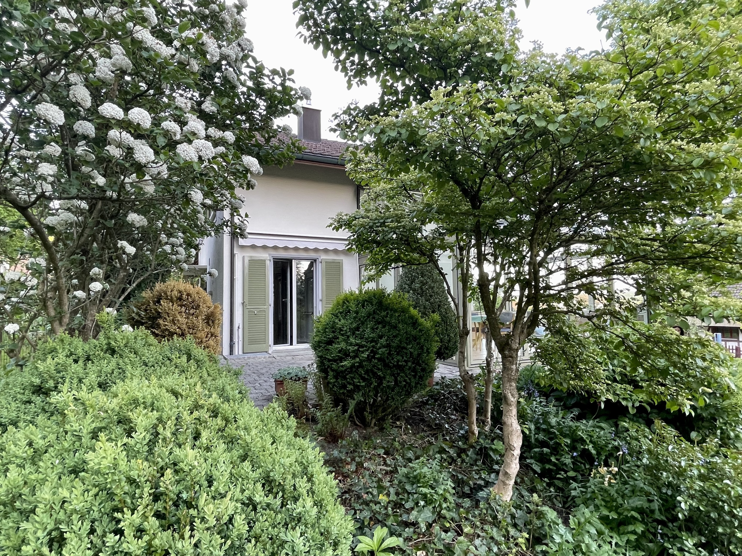 SITZPLATZ VOR DER KÜCHE