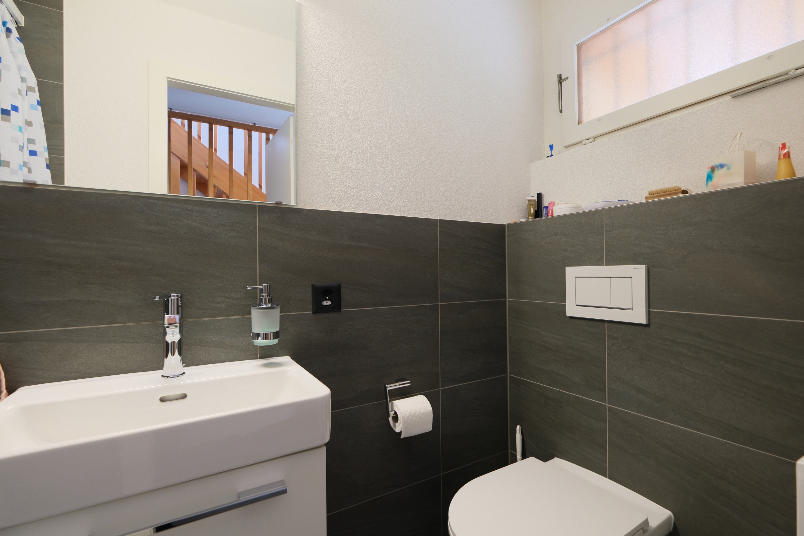 Gäste-WC mit Dusche Erdgeschoss