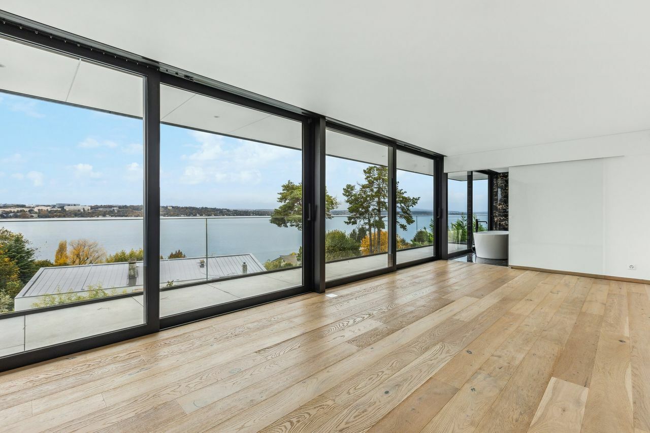 Chambre master avec la vue lac
