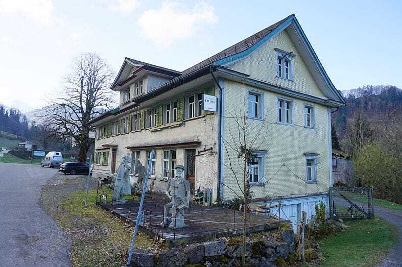 Photo 1