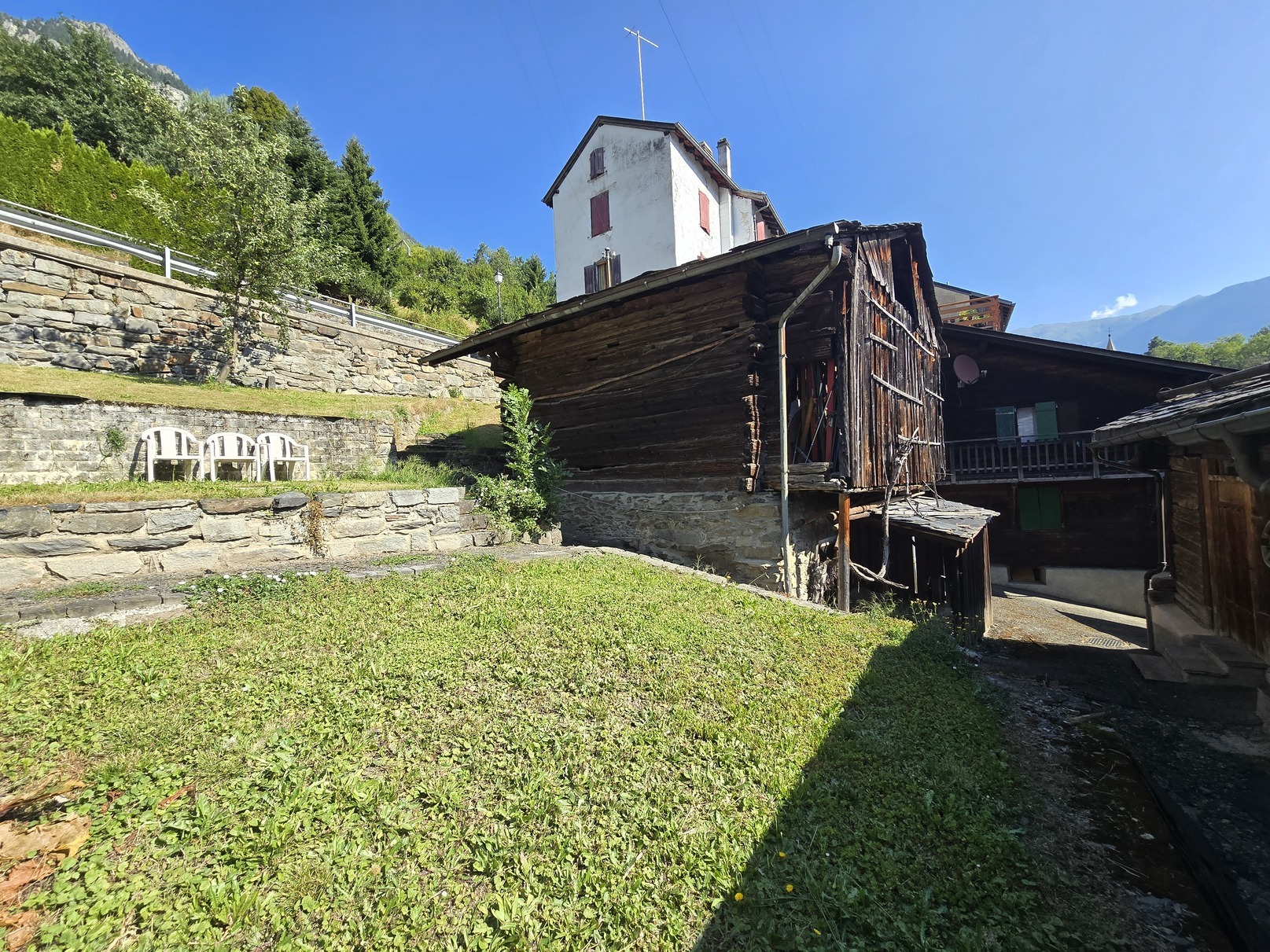 Photo 3
