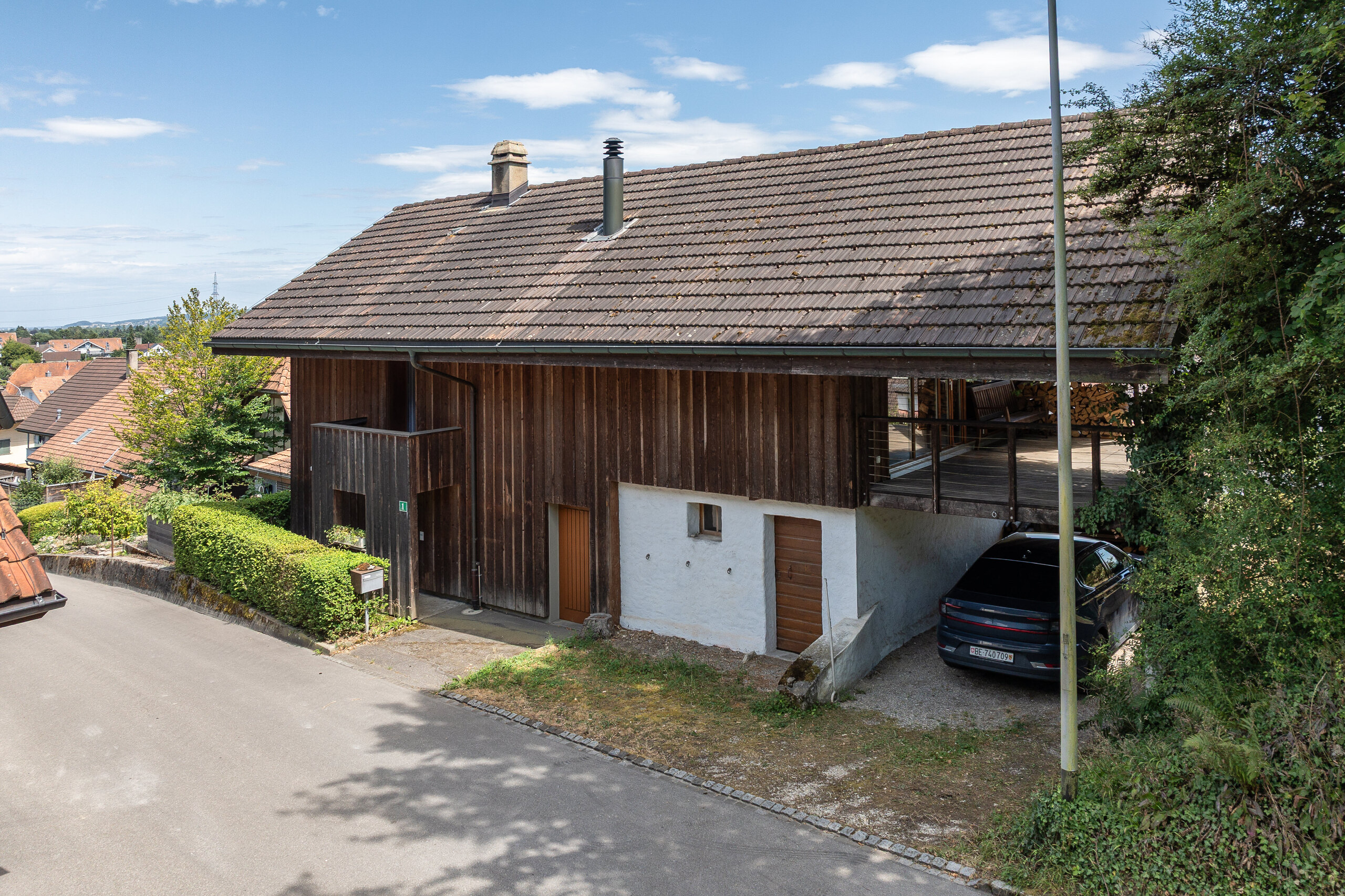 HAUSANSICHT STRASSENSEITIG HAUSANSICHT STRASSENSEITIG