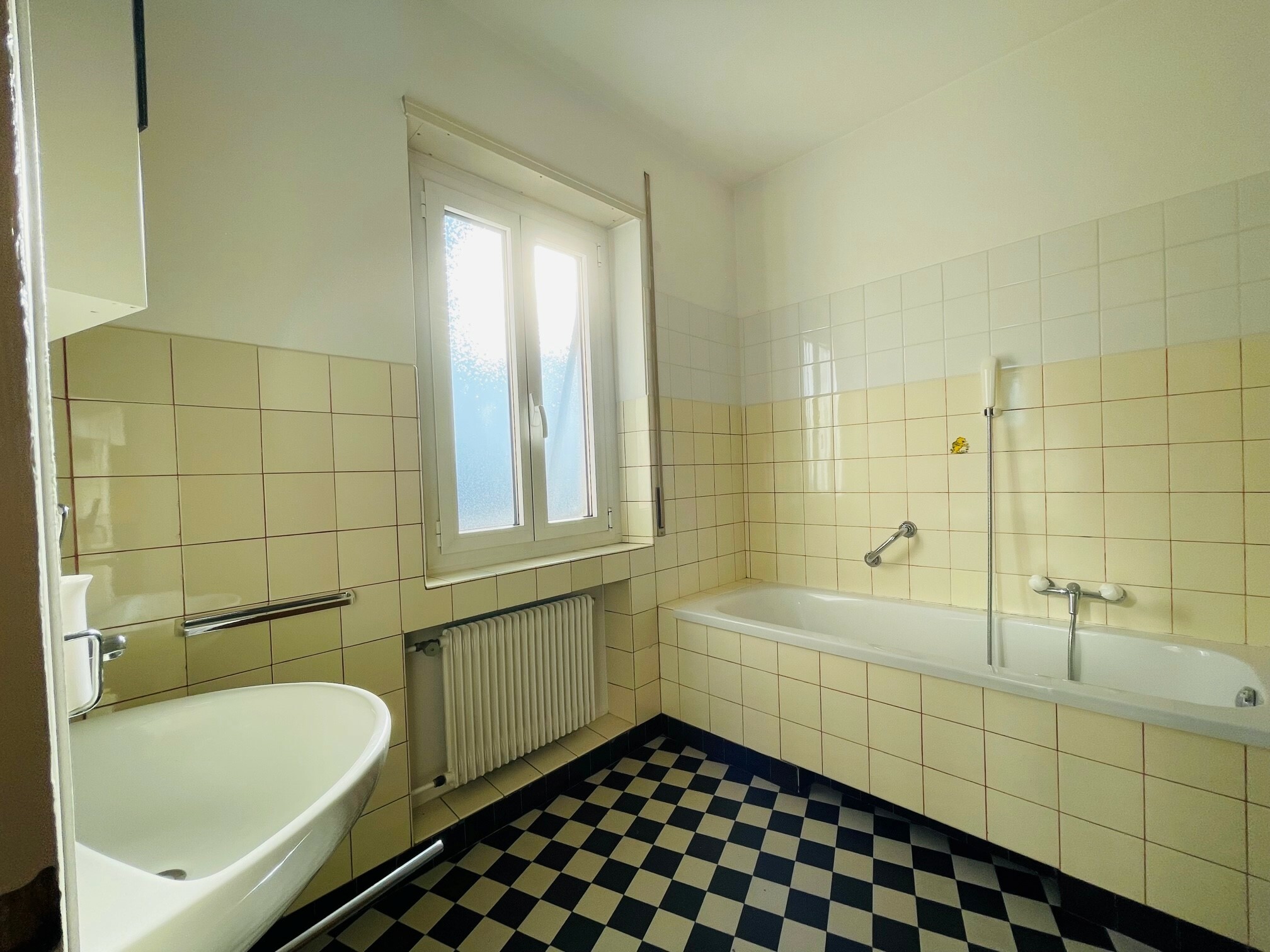 2.OG 3-Zimmer Wohnung Via Gottardo 52 Badezimmer 2.OG 3-Zimmer Wohnung Via Gottardo 52 Badezimmer