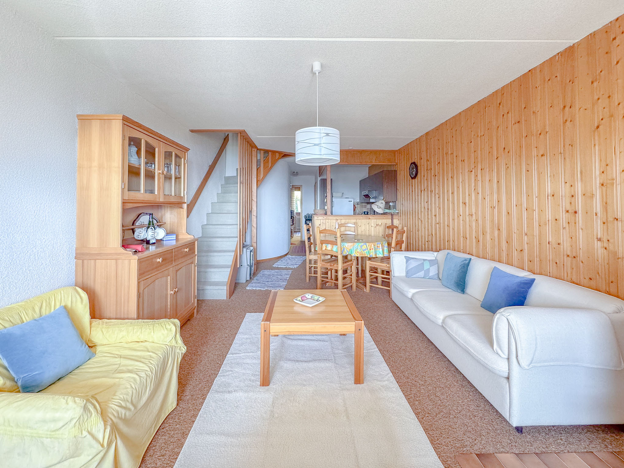 Vue sur la pièce à vivre au 1er niveau 