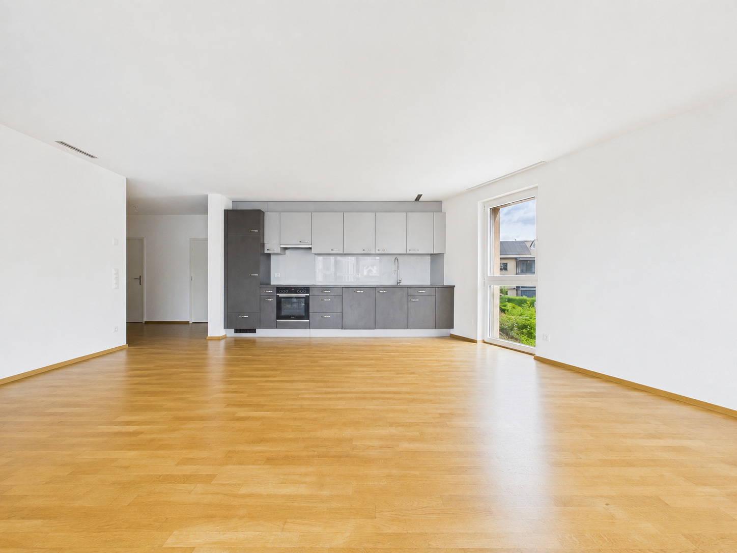Wohnzimmer mit offene Küche