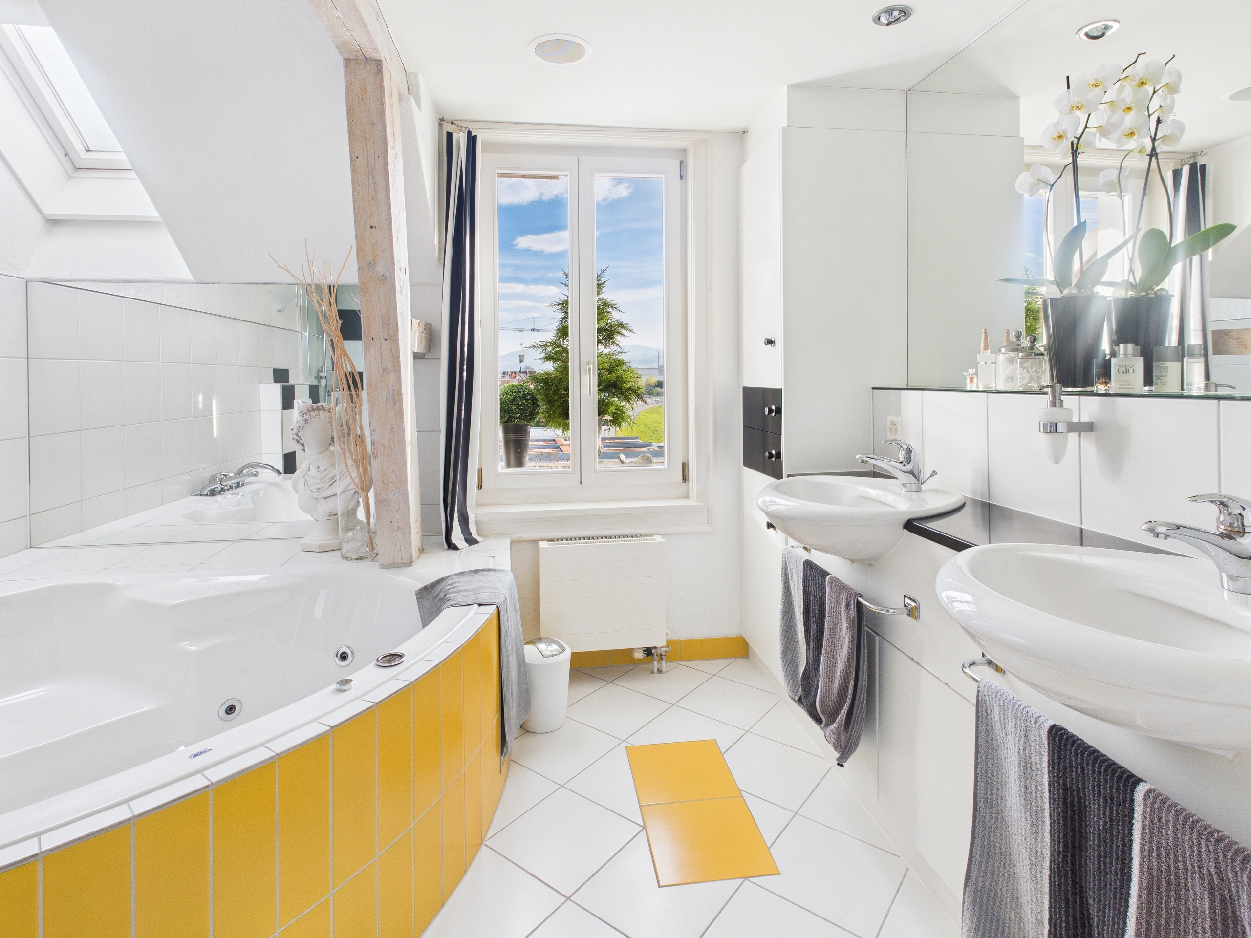 Interior view 5