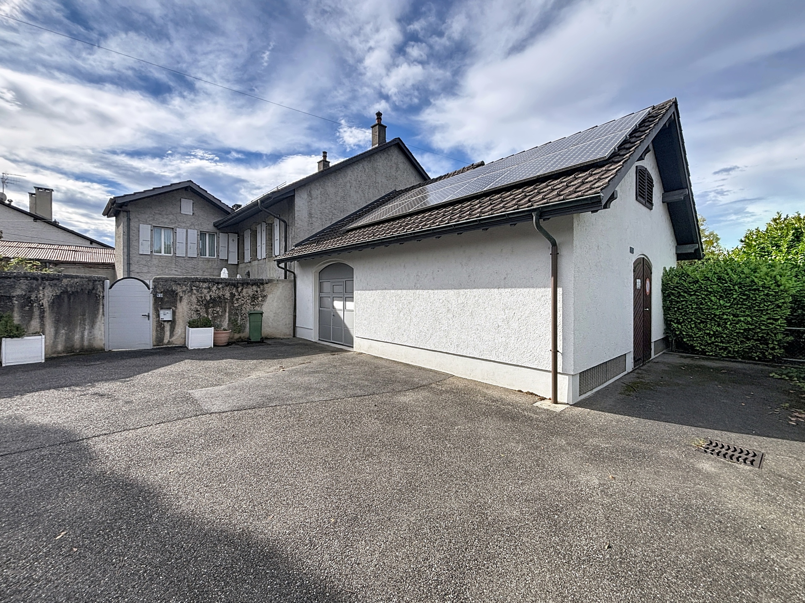 Vue de la maison depuis le parking