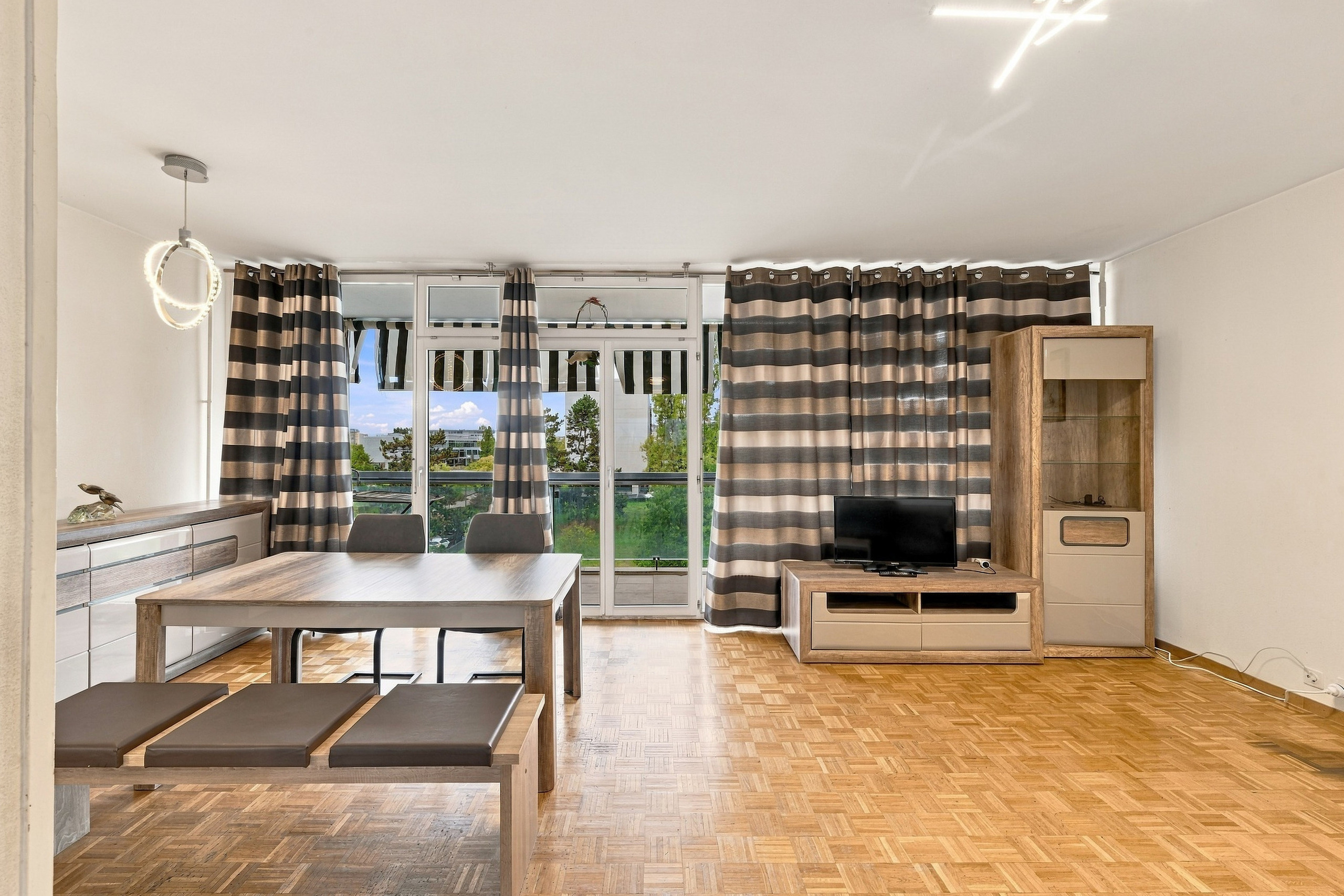 Interior view 2