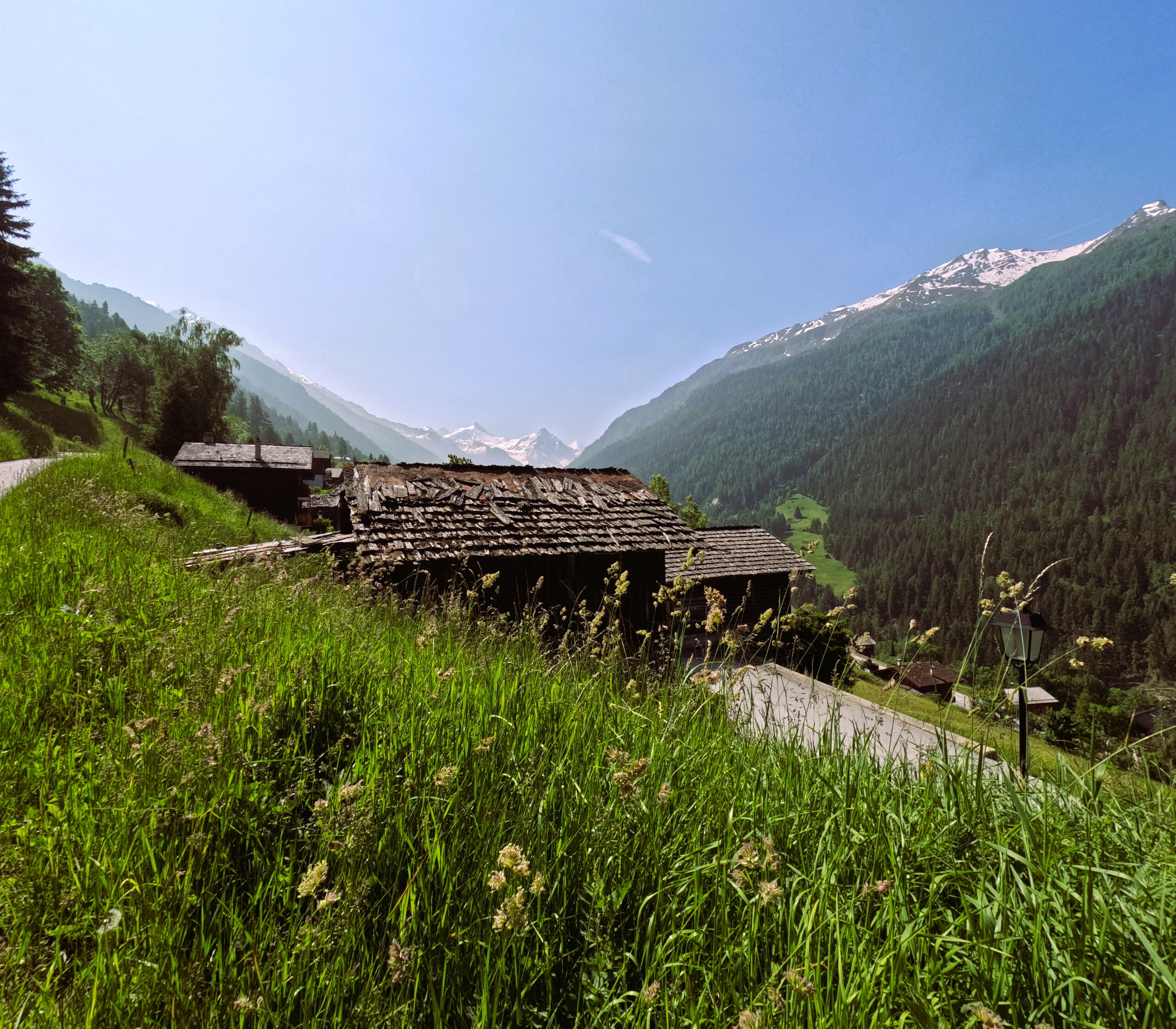 Vue du chalet sur le fond de vallée