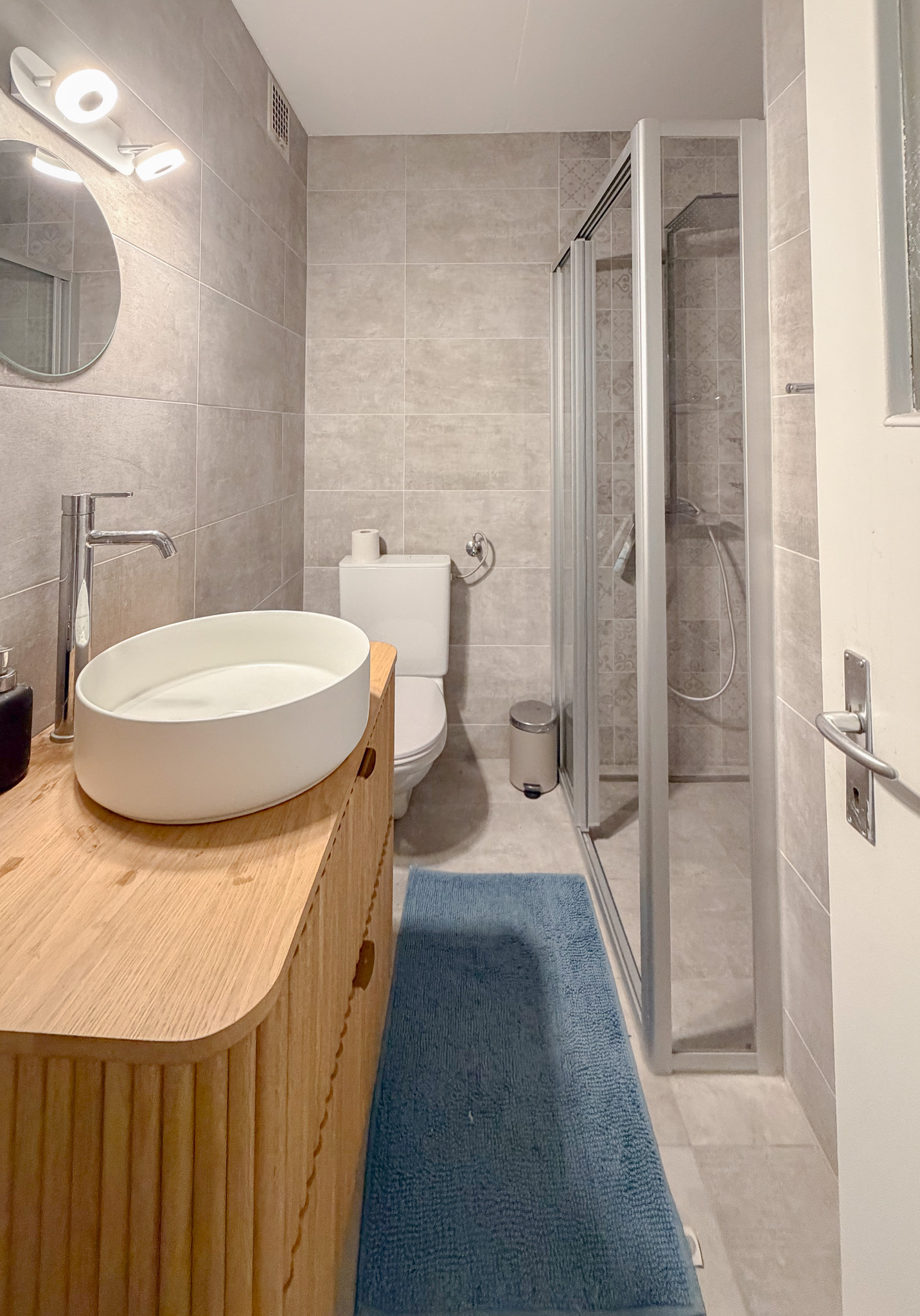 Rez - salle de douche complétement rénovée en 2023 Rez - salle de douche complétement rénovée en 2023
