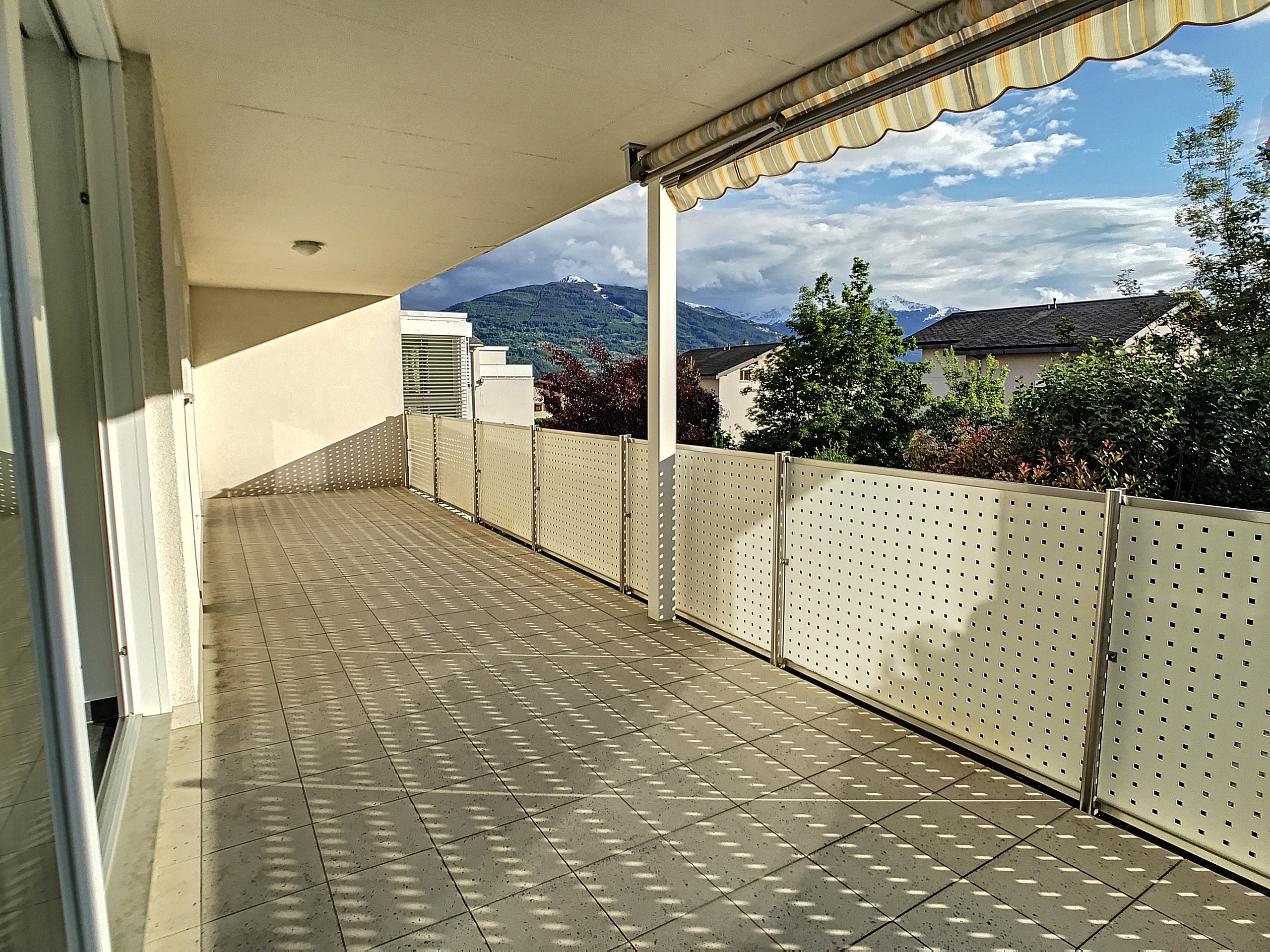 Terrasse orientée Sud-Ouest Terrasse orientée Sud-Ouest