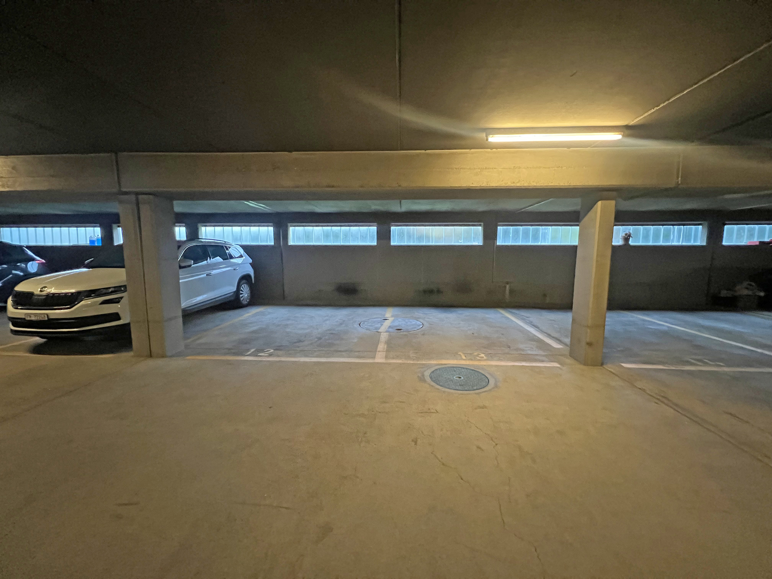 Parking intérieur place n° 12