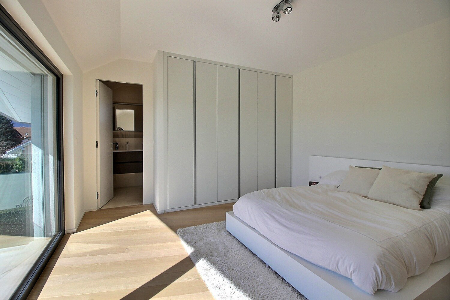 Interior view 9