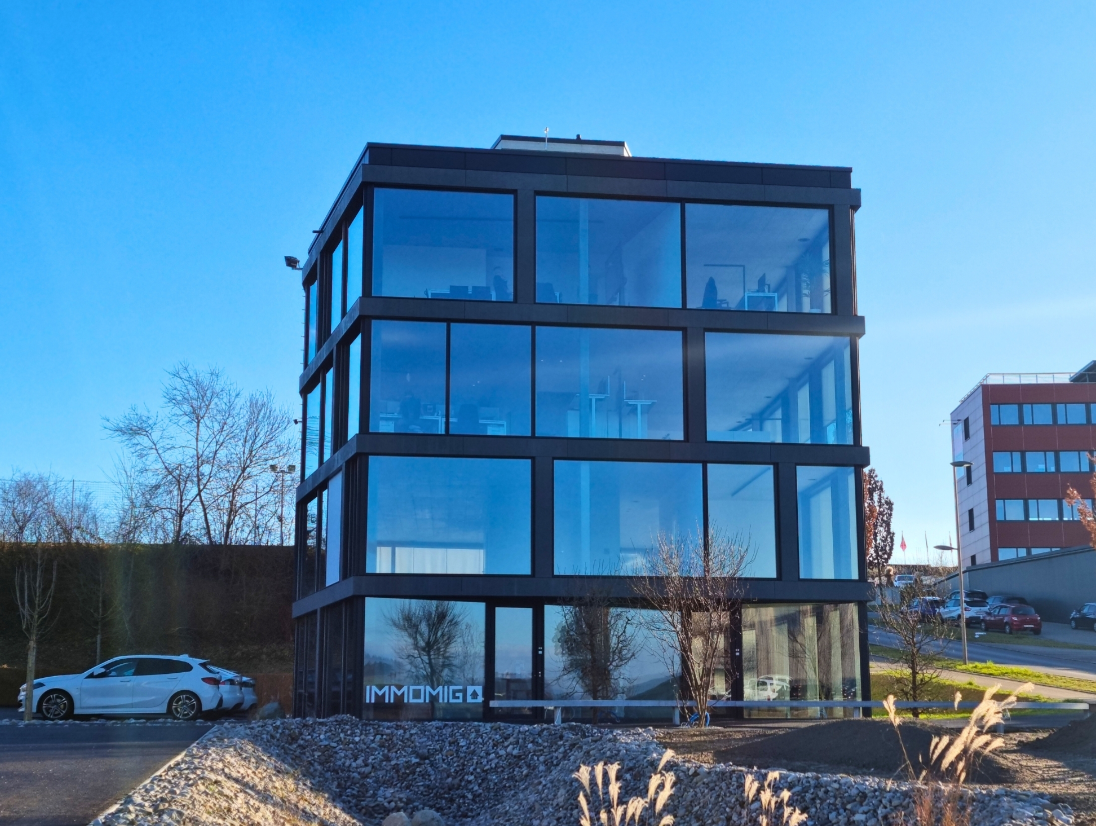 Hauptsitz der IMMOMIG AG in Düdingen in der Schweiz Das moderne Gebäude der IMMOMIG AG in Düdingen in der Schweiz, auch das operative Zentrum von dreamo.ch