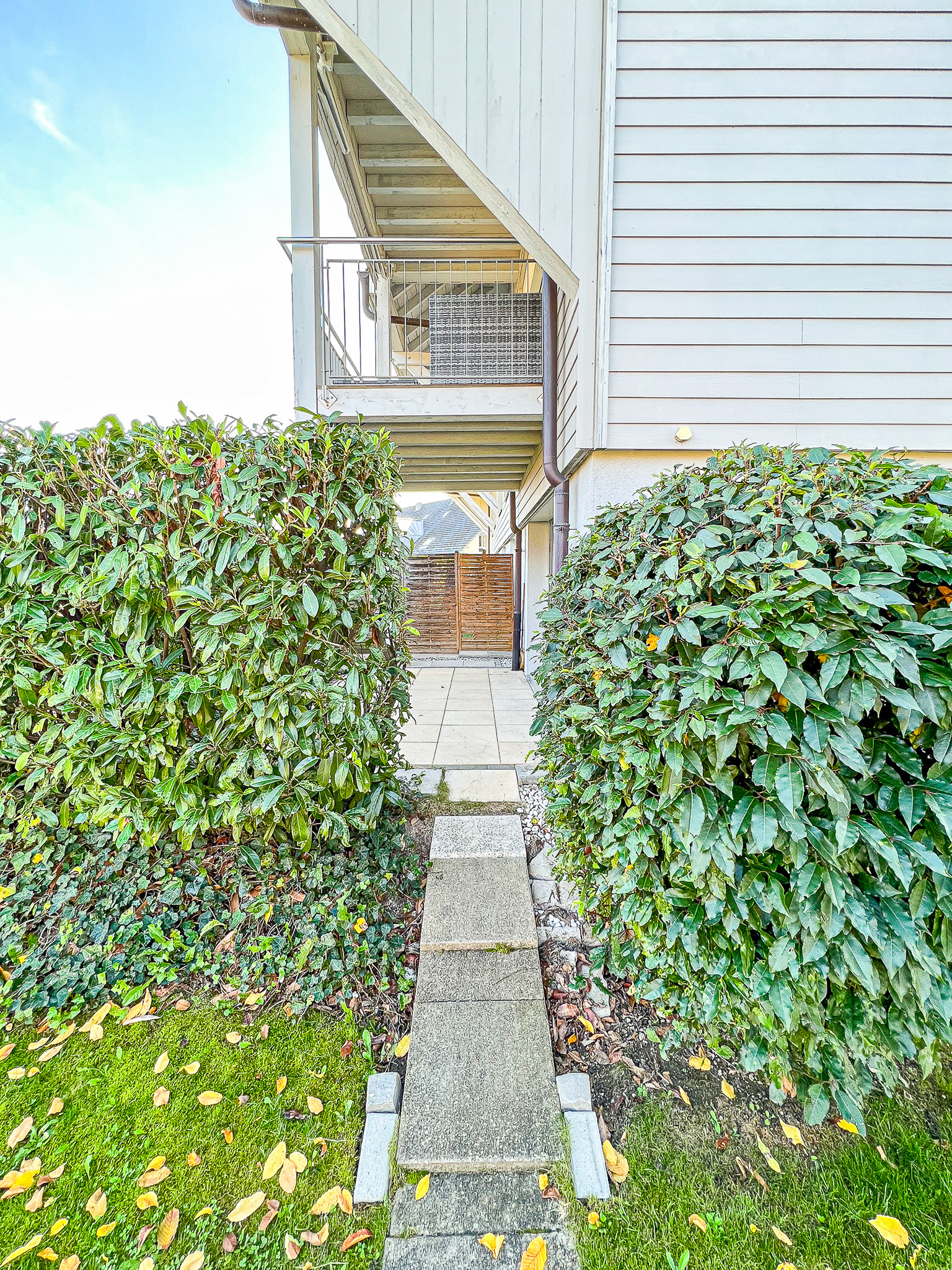 Accès direct à la terrasse depuis l'extérieur