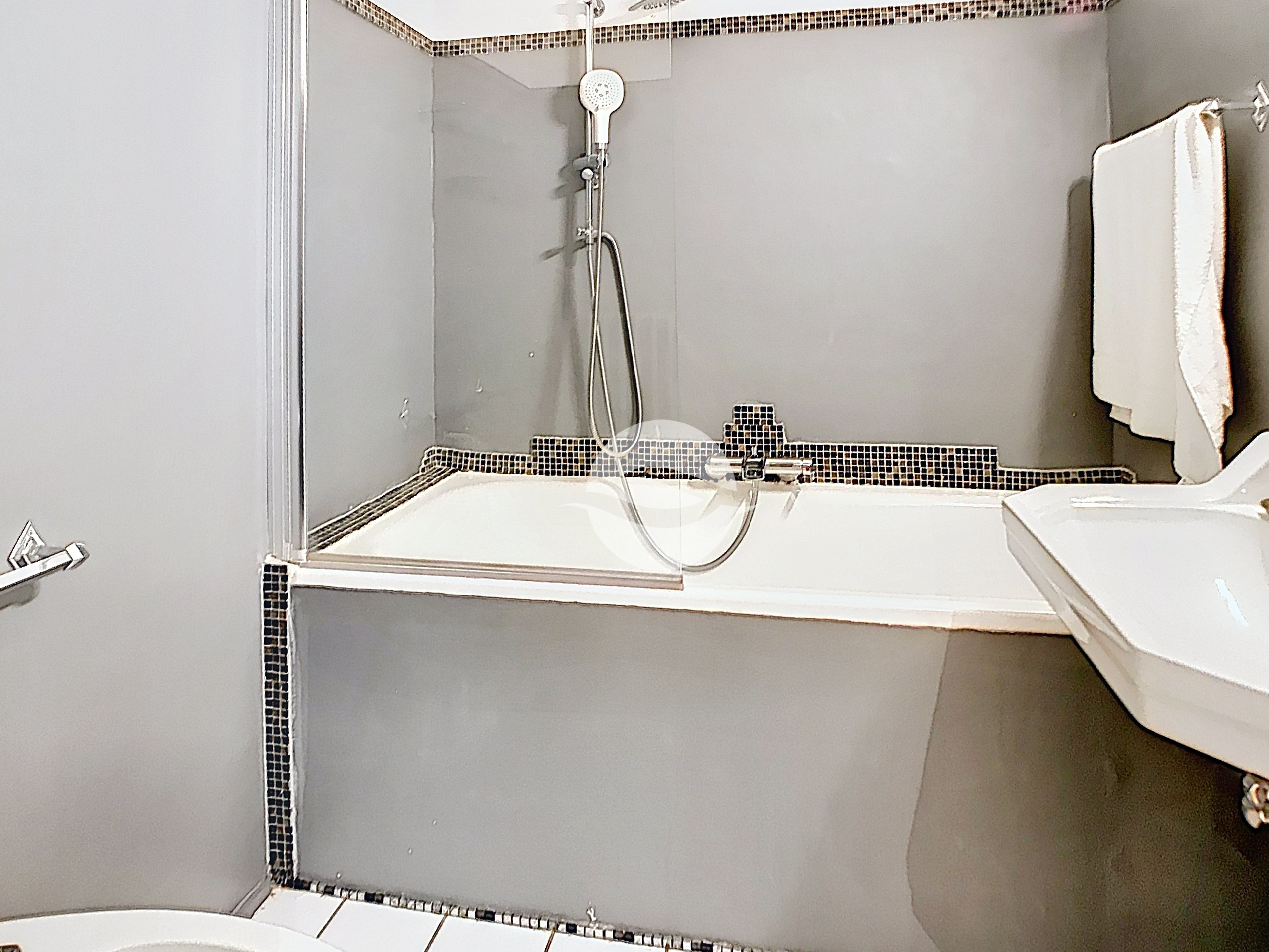 1er : Salle de bains (WC séparés)