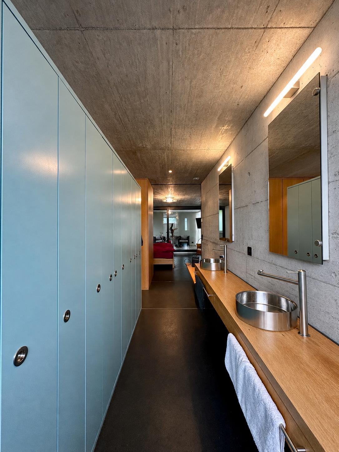 Interior view 4