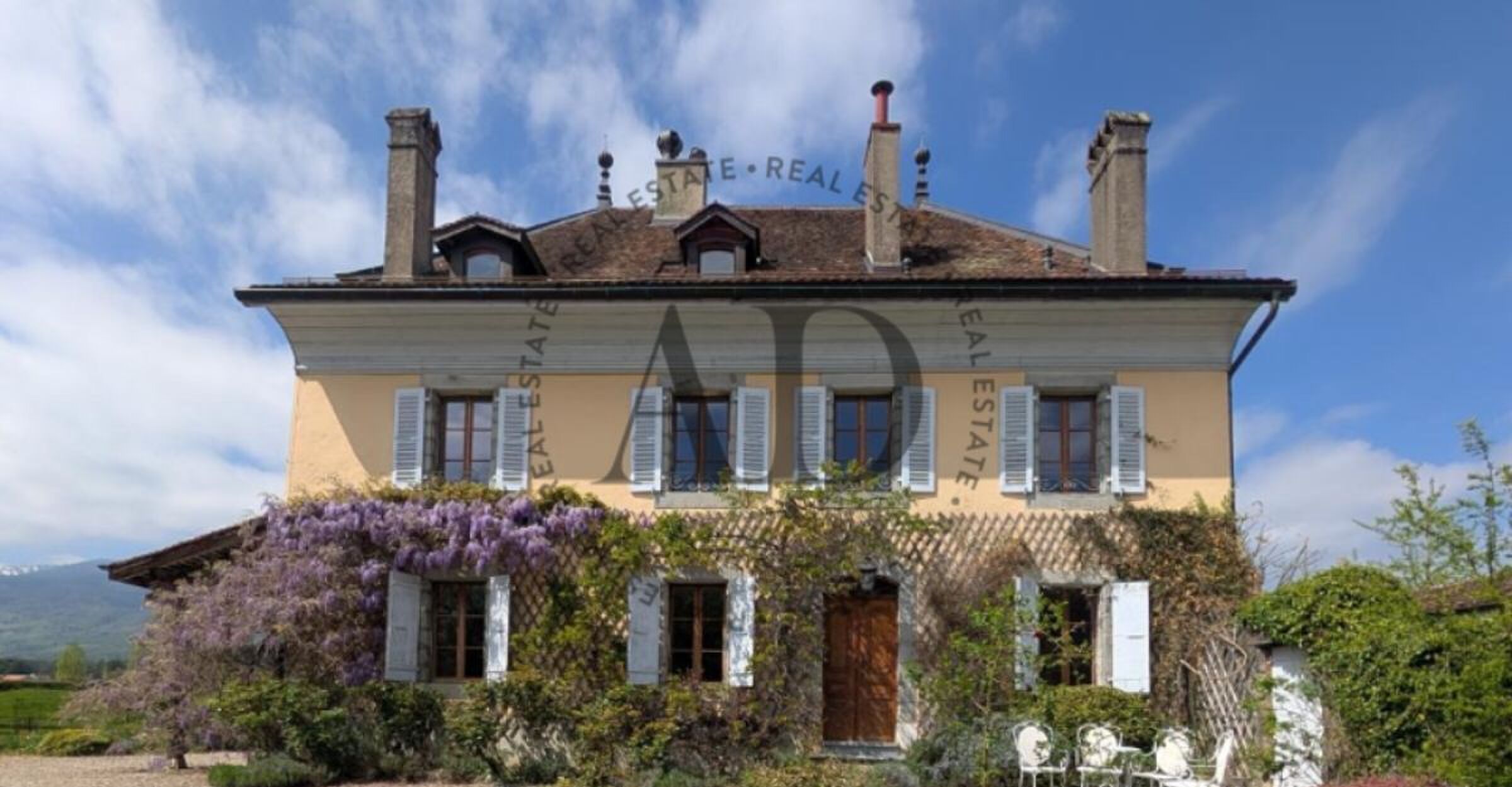 Maison individuelle de 15 pièces en location à Trélex - 448 m²