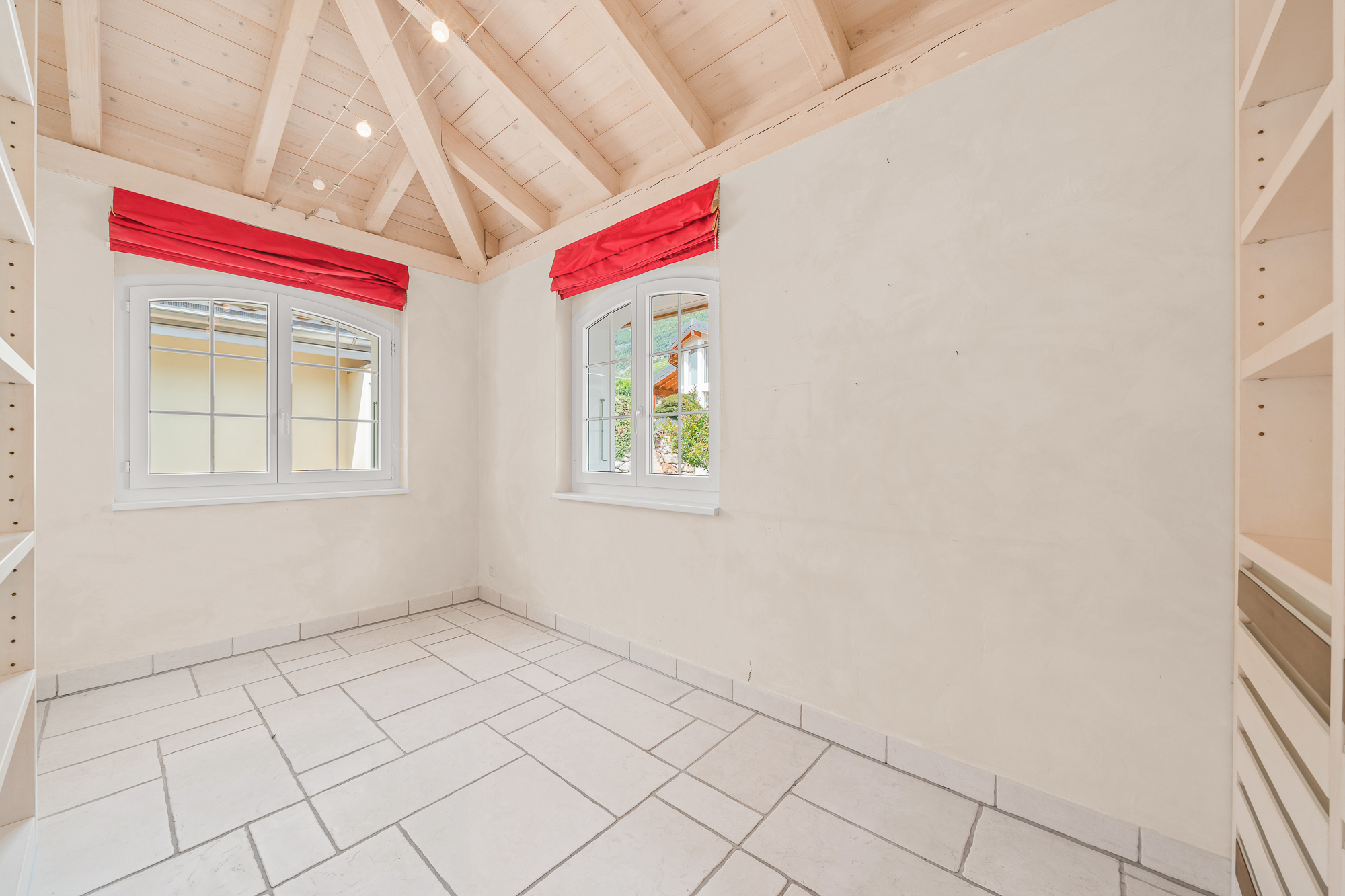 Interior view 10