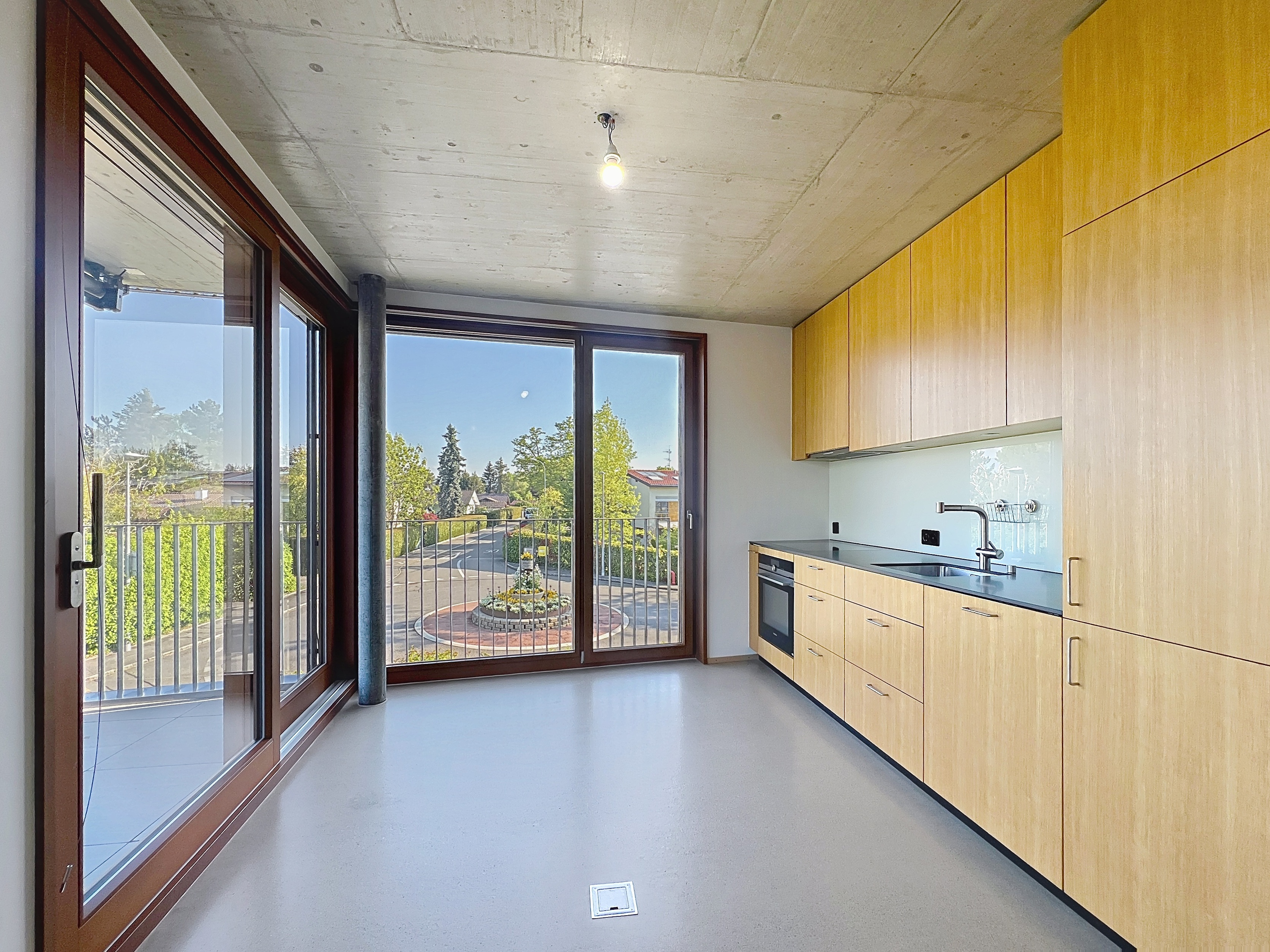 Cuisine équipée avec accès terrasse 