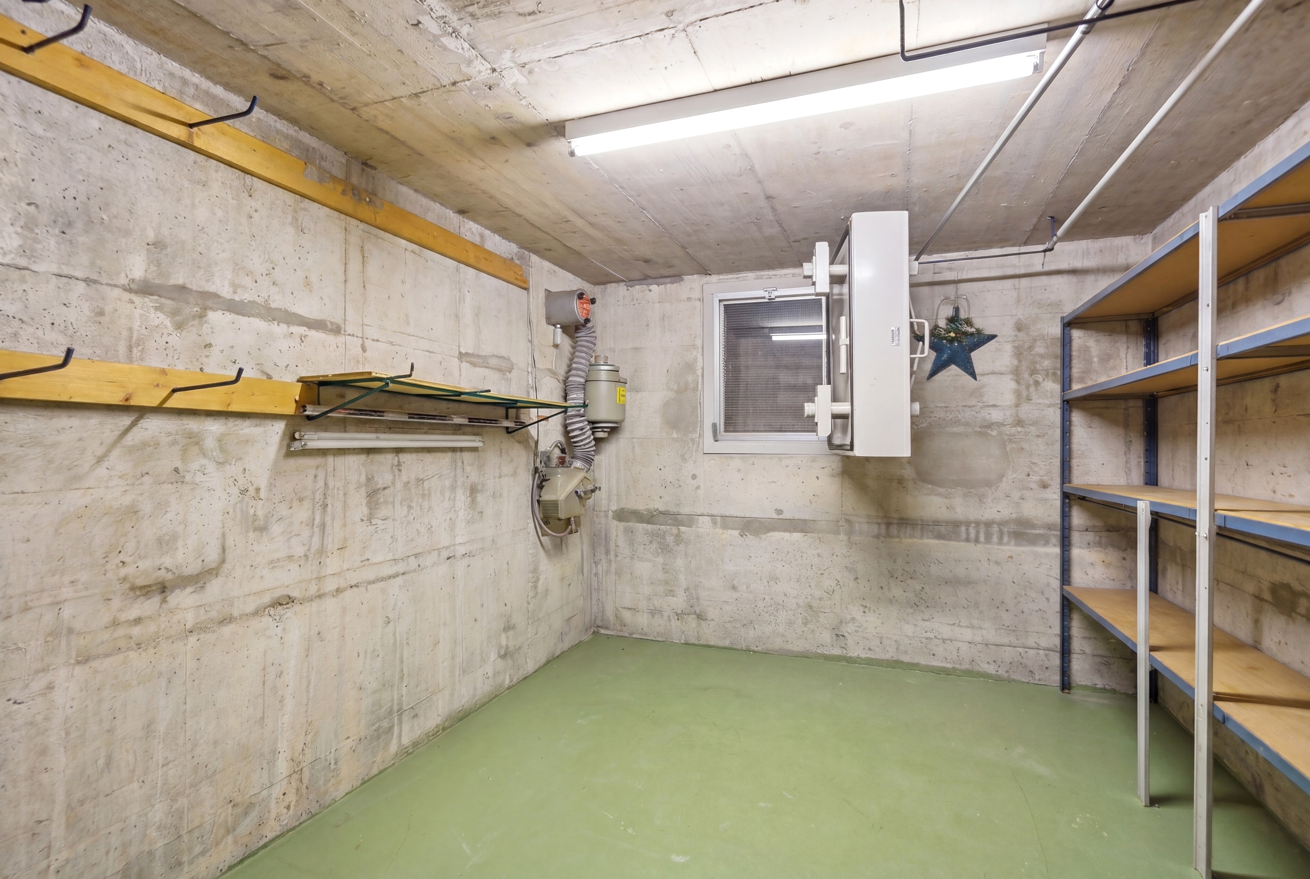Interior view 27
