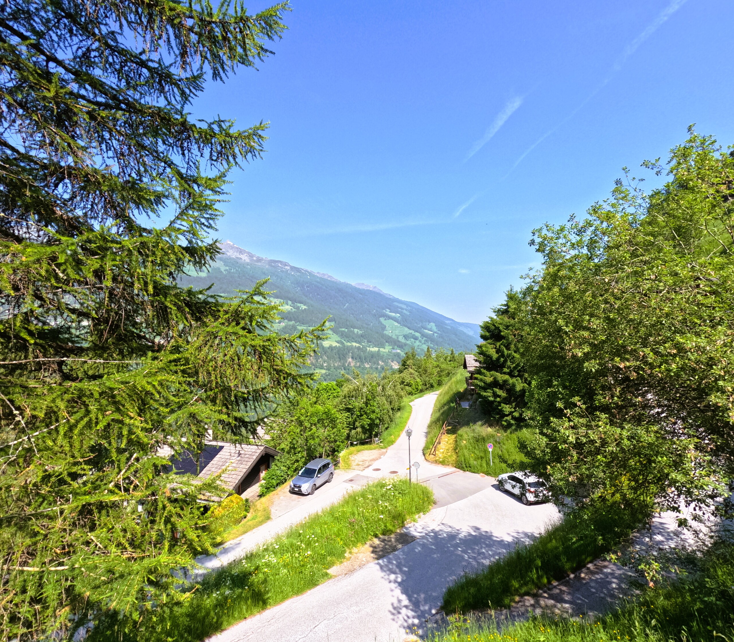 Vue du chalet sur la vallée  Vue du chalet sur la vallée