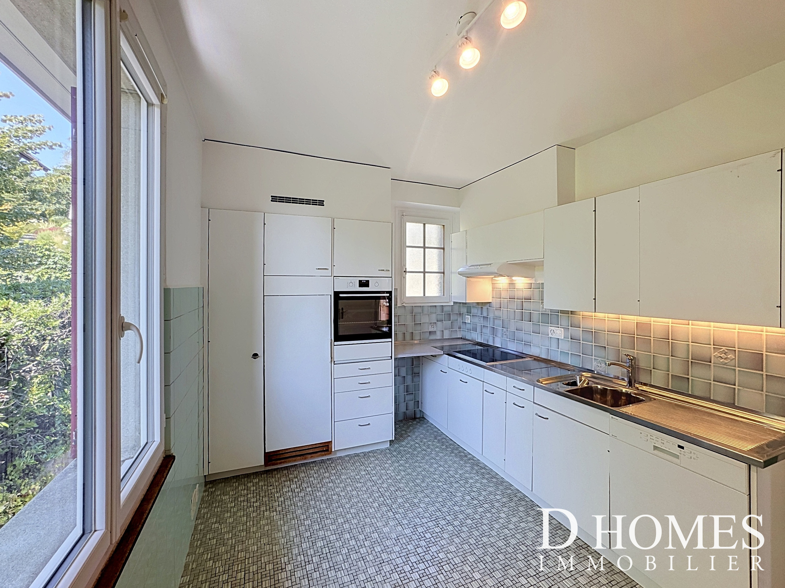 Interior view 6