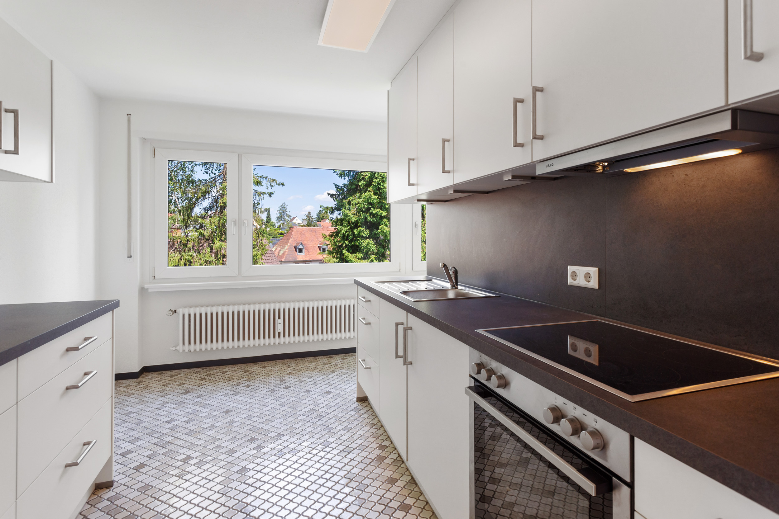 Die EInbaucküche ist Kaufpreis inkl. und bietet einen unter anderem auch einen Waschmaschinenanschluss. Die EInbaucküche ist Kaufpreis inkl. und bietet einen unter anderem auch einen Waschmaschinenanschluss.