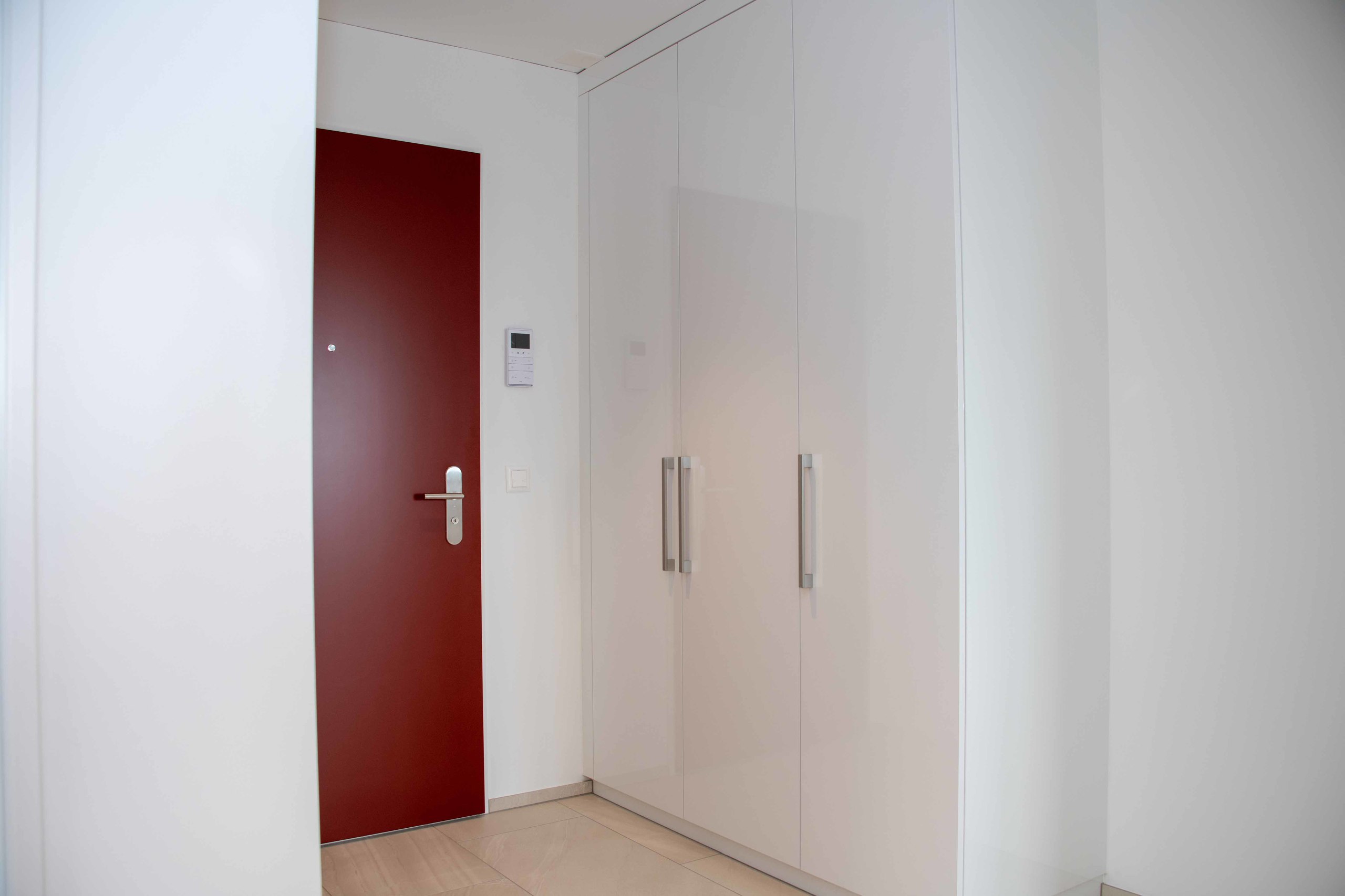 Eingang mit Einbauschränken