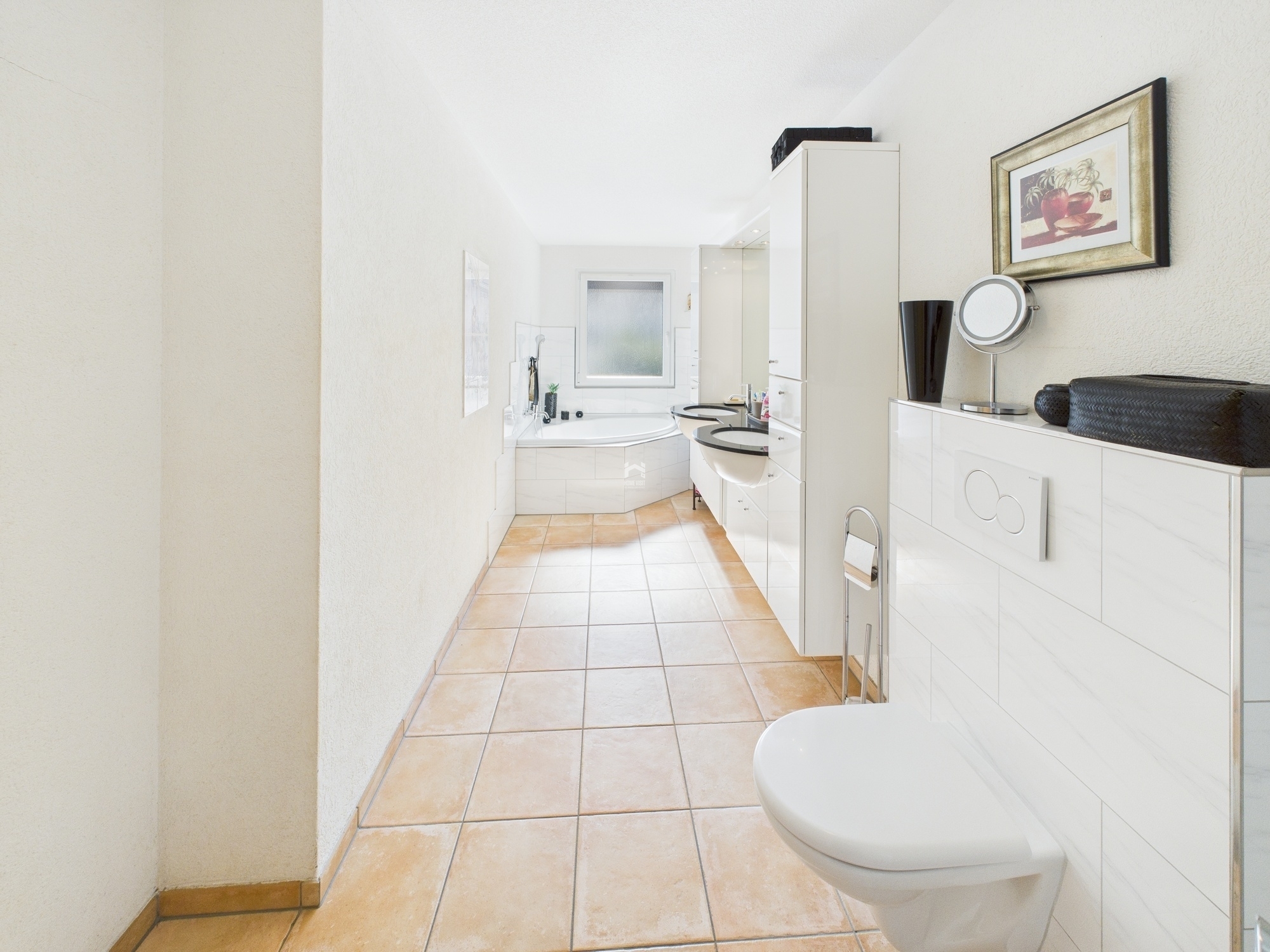 Badezimmer im Obergeschoss Badezimmer im Obergeschoss