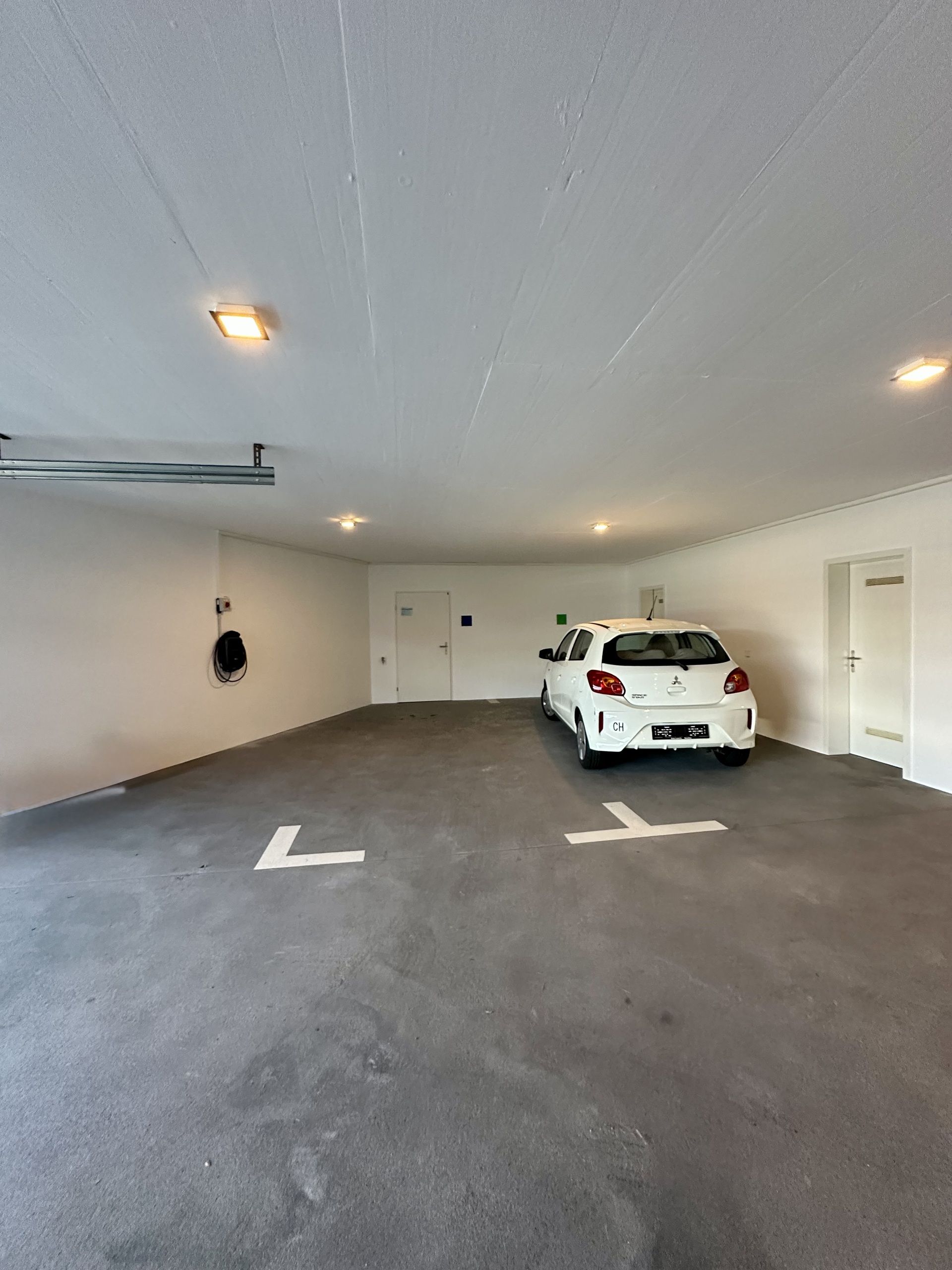 Der Garagenplatz (rechte Seite)