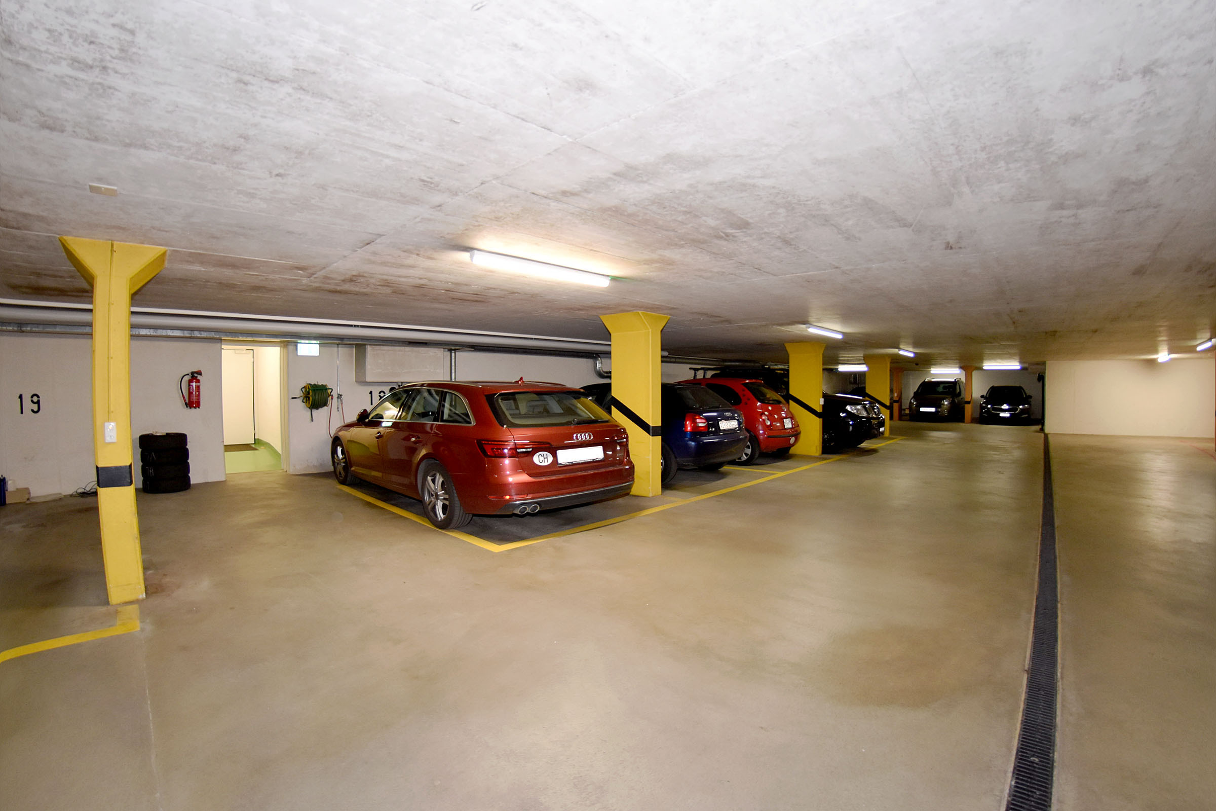 Tiefgarage mit direktem Hauszugang Tiefgarage mit direktem Hauszugang