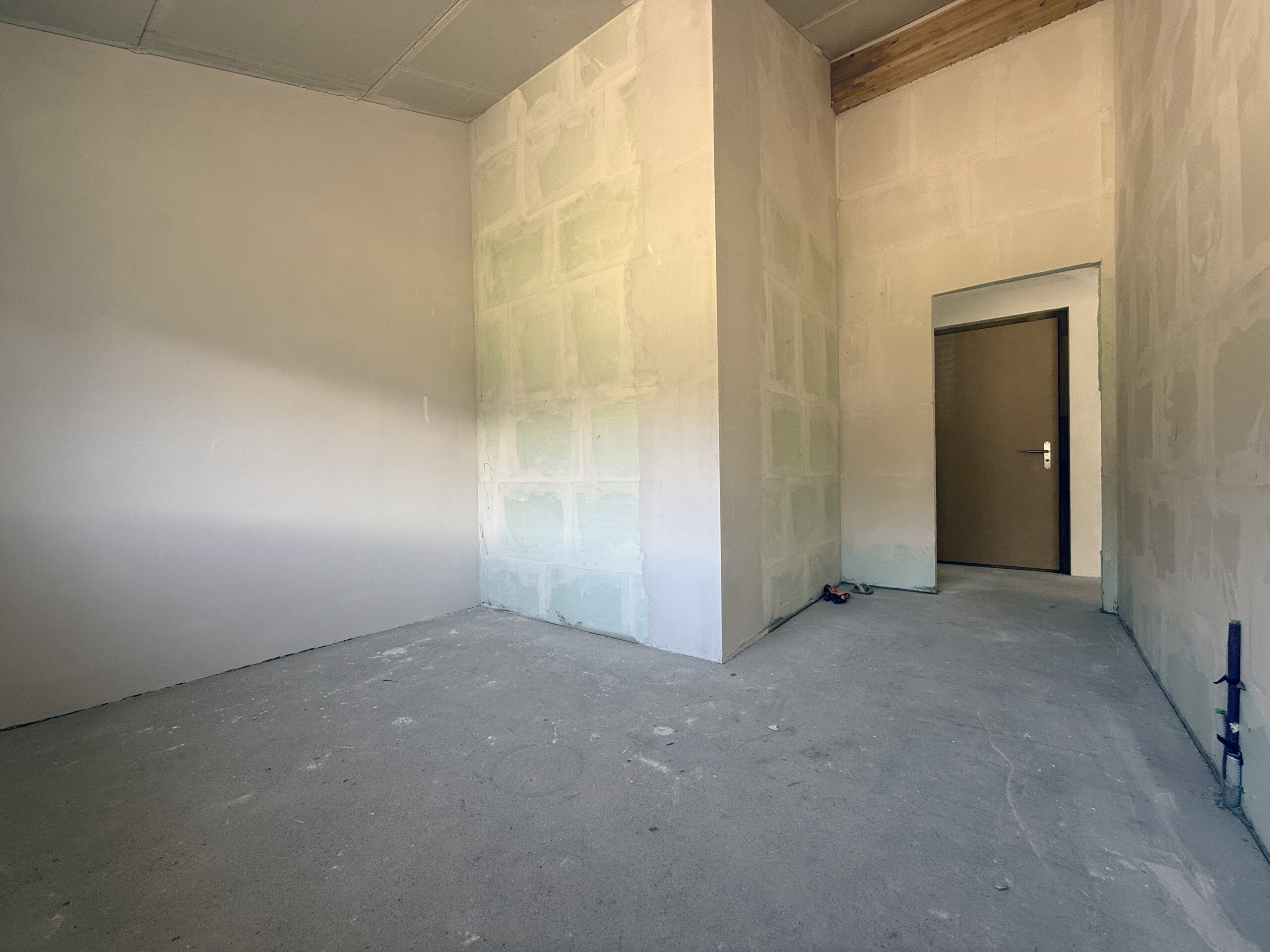 Interior view room 02