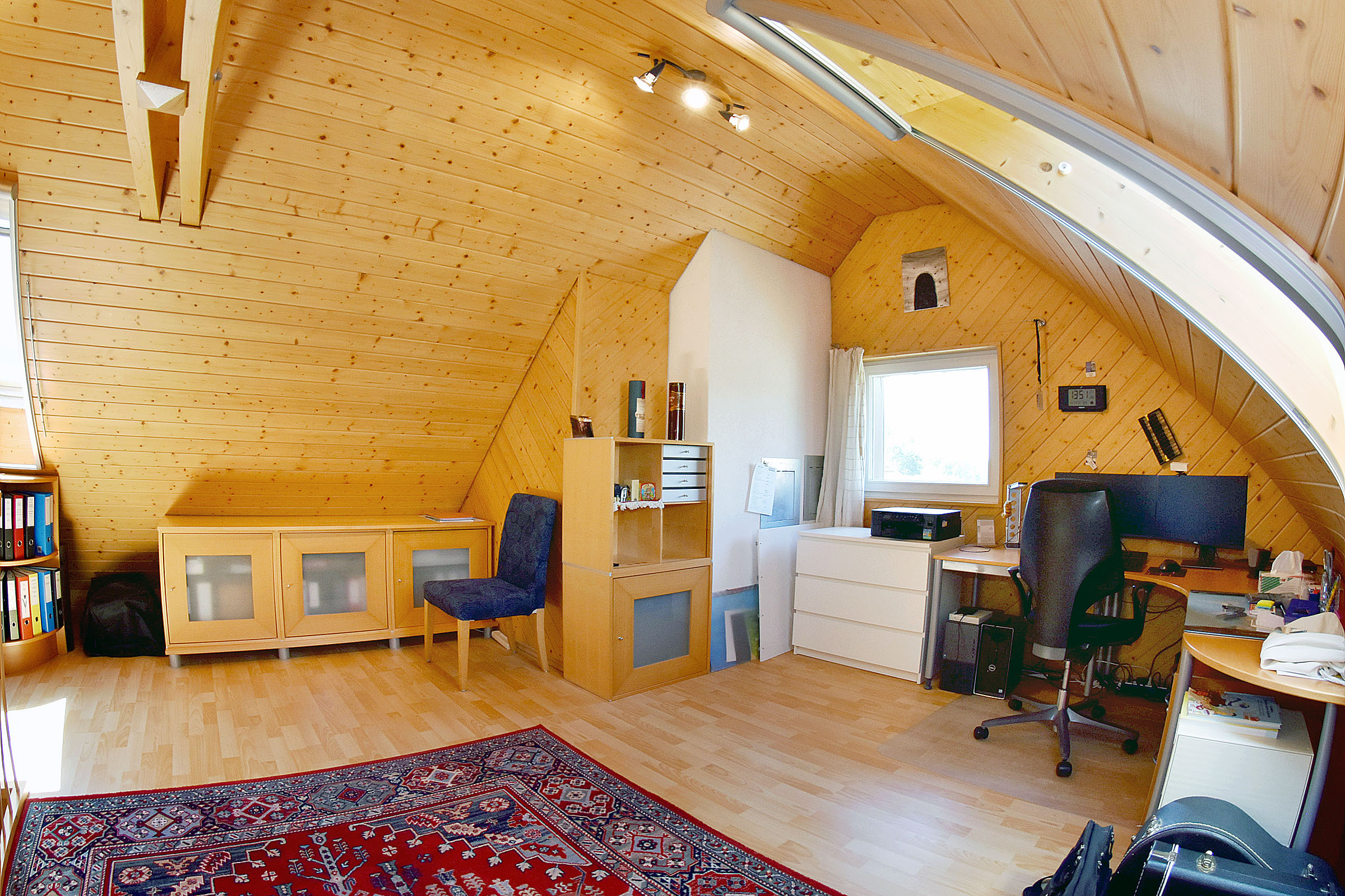 Dachzimmer mit ca. 30 m2