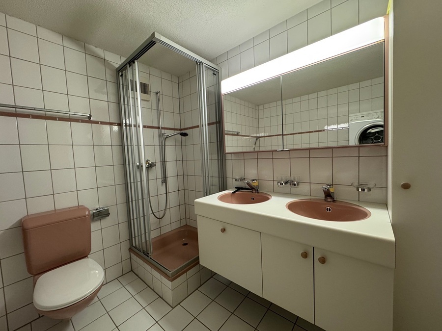 Badezimmer mit Dusche