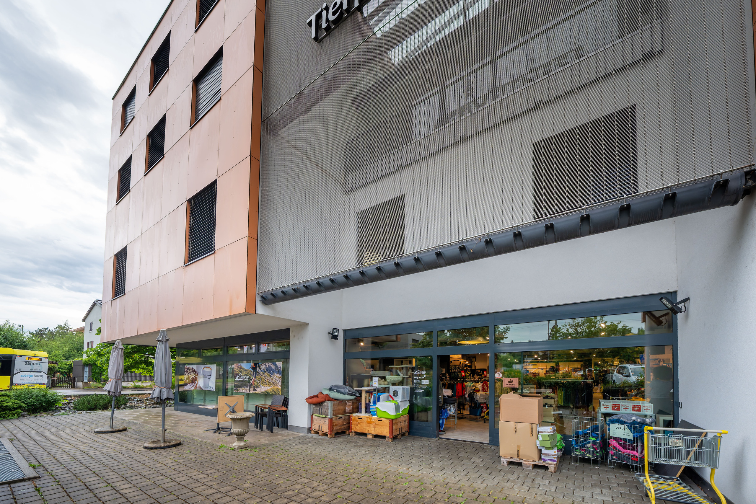 Exterior view 3