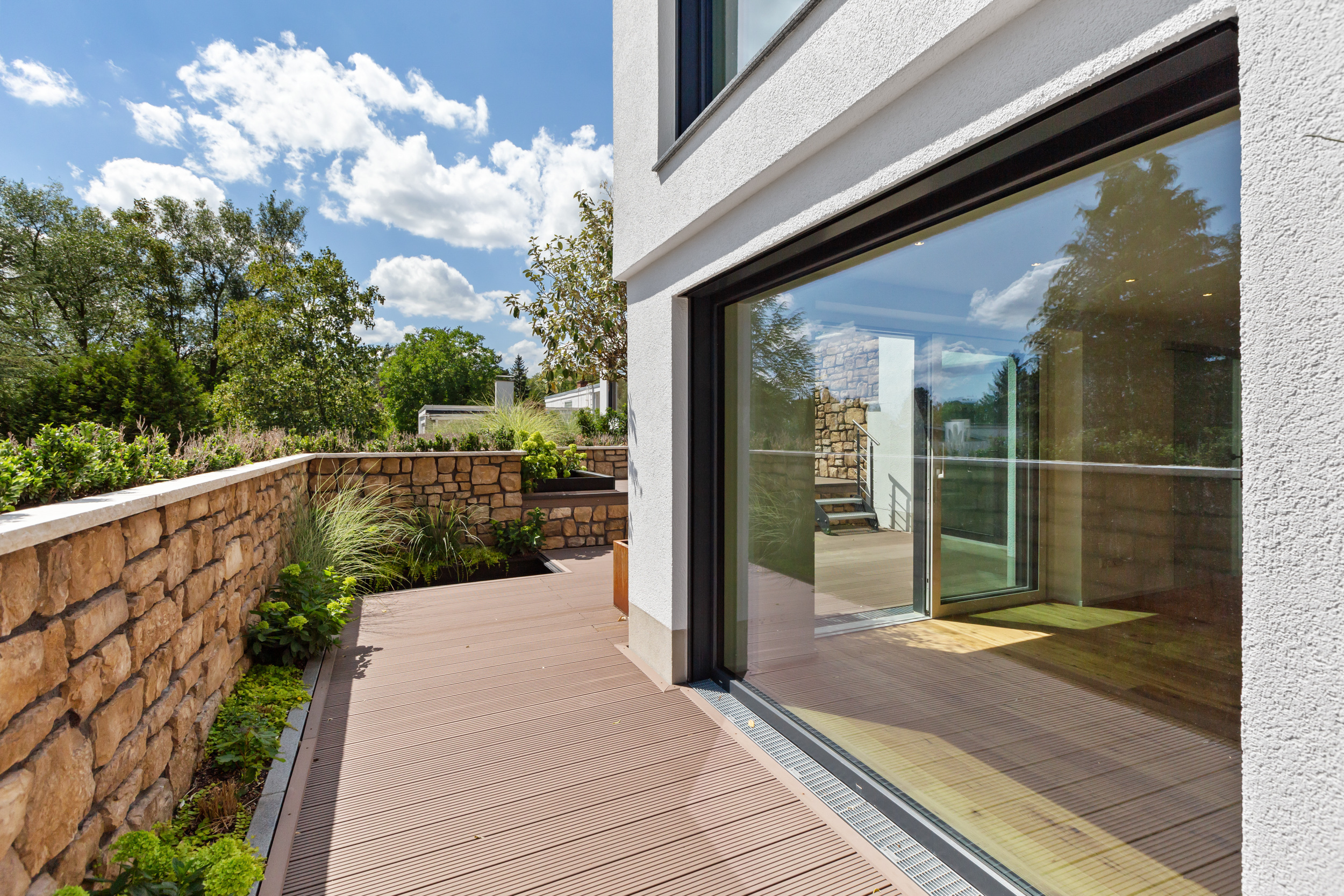 Erleben Sie den magischen Zauber dieses Wohntraums mit sonnenverwöhnter Terrasse.