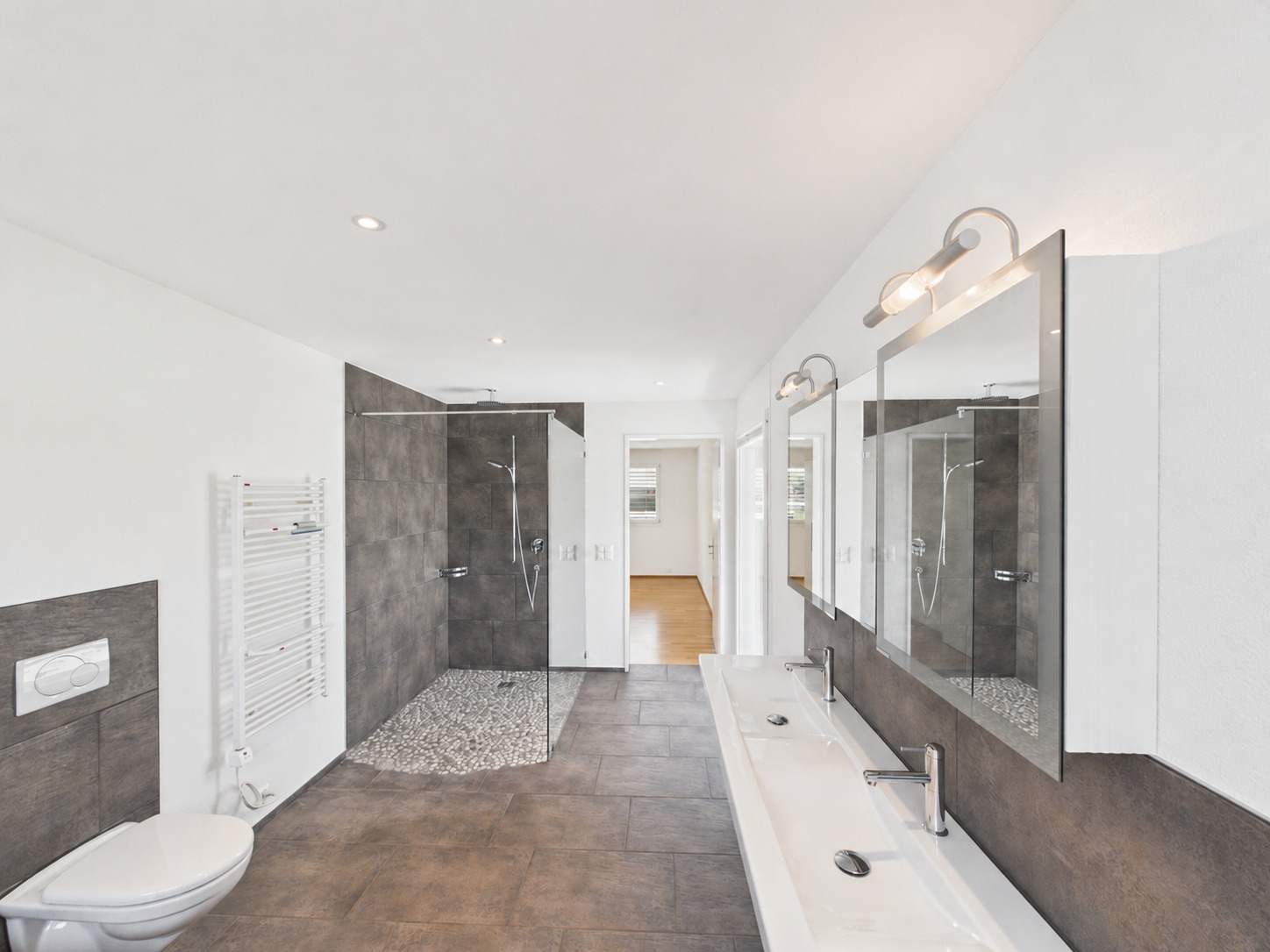 Interior view 4