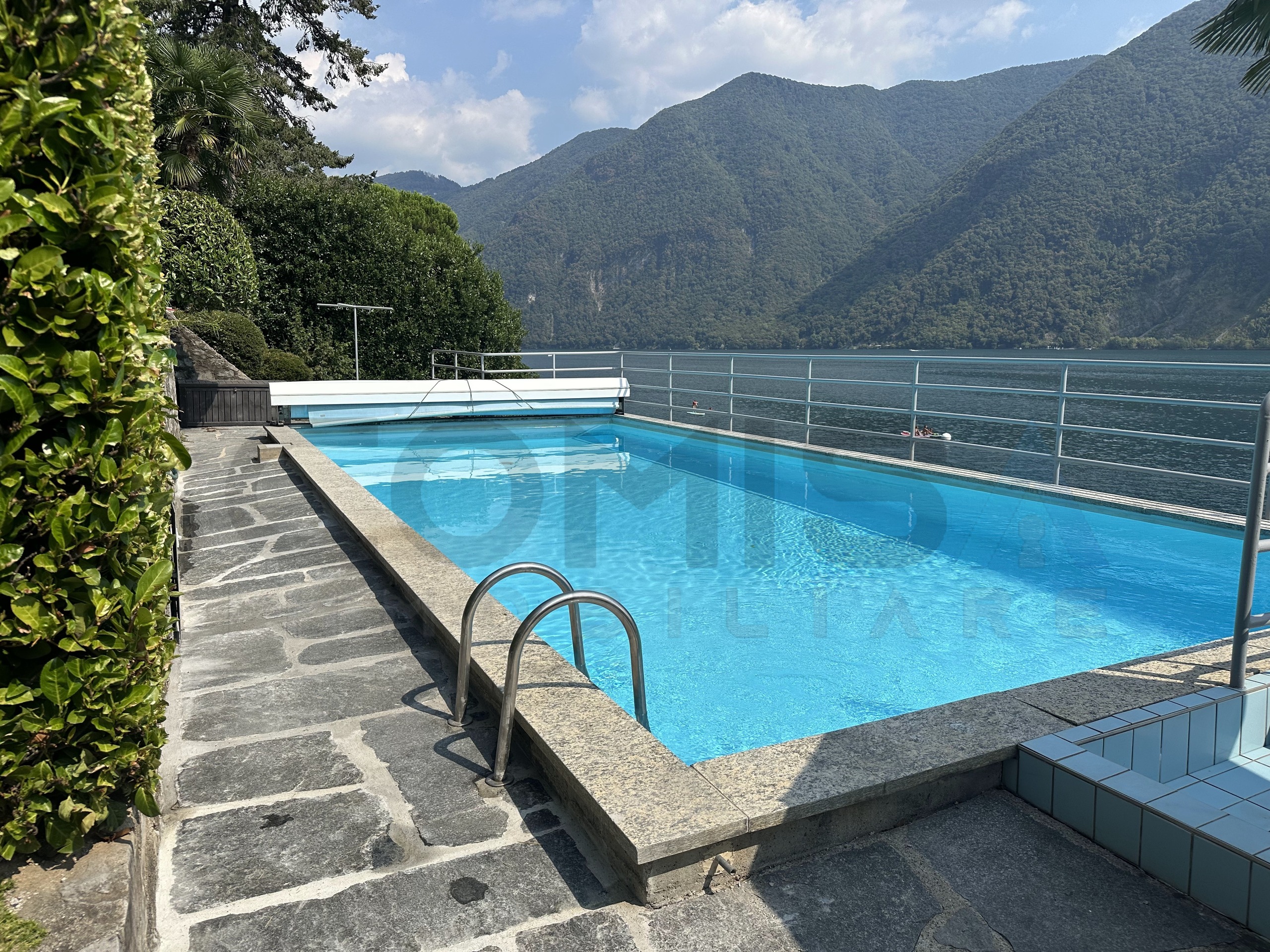 piscina condominiale