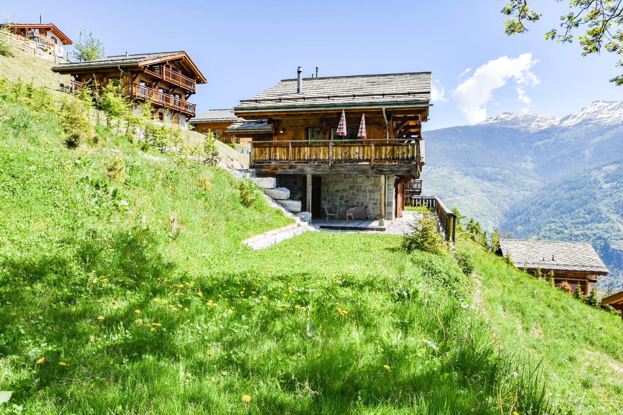 Exterior view 6