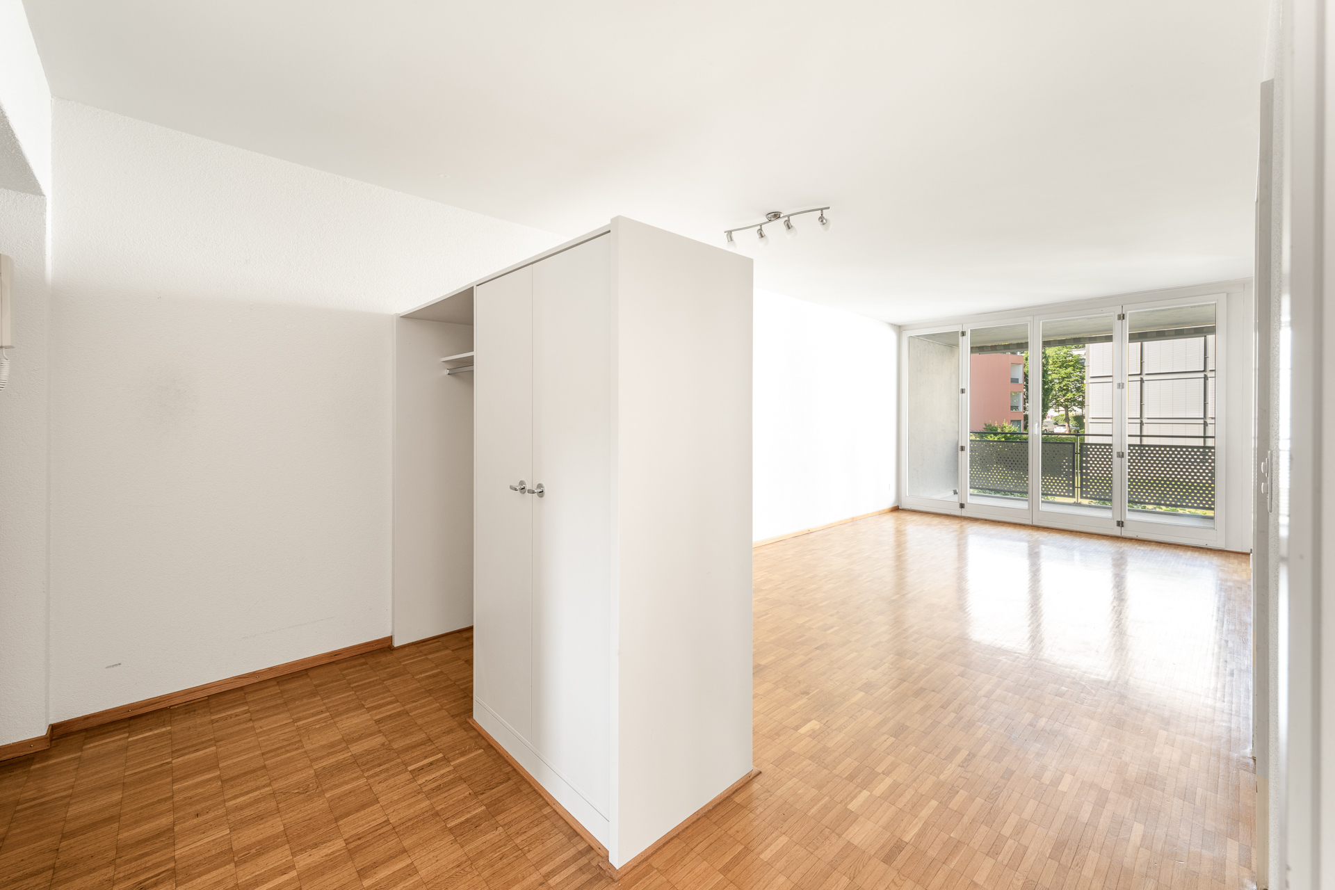 Eingangsbereich mit Blick ins Wohnzimmer