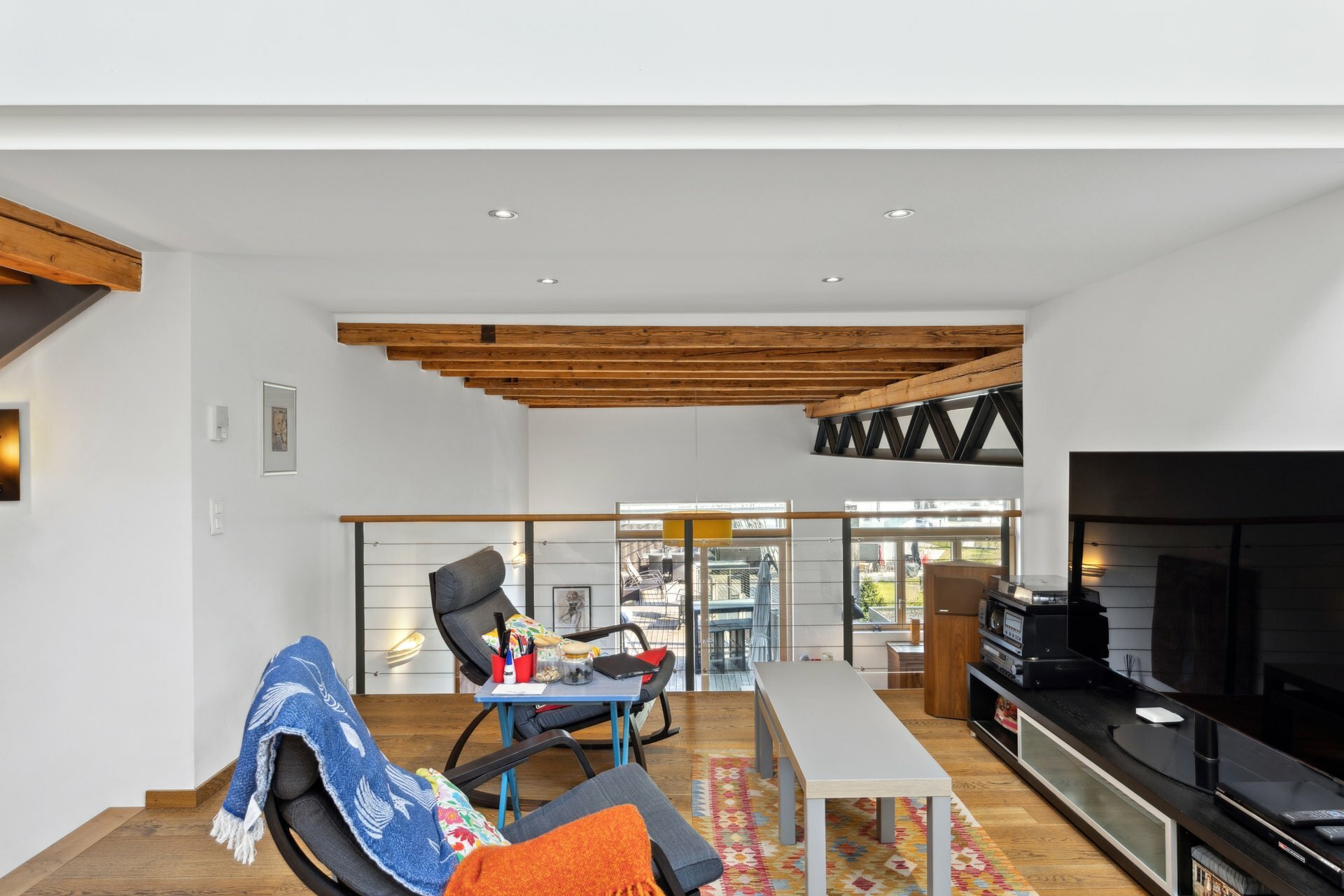 Mezzanine / TV Mezzanine / TV