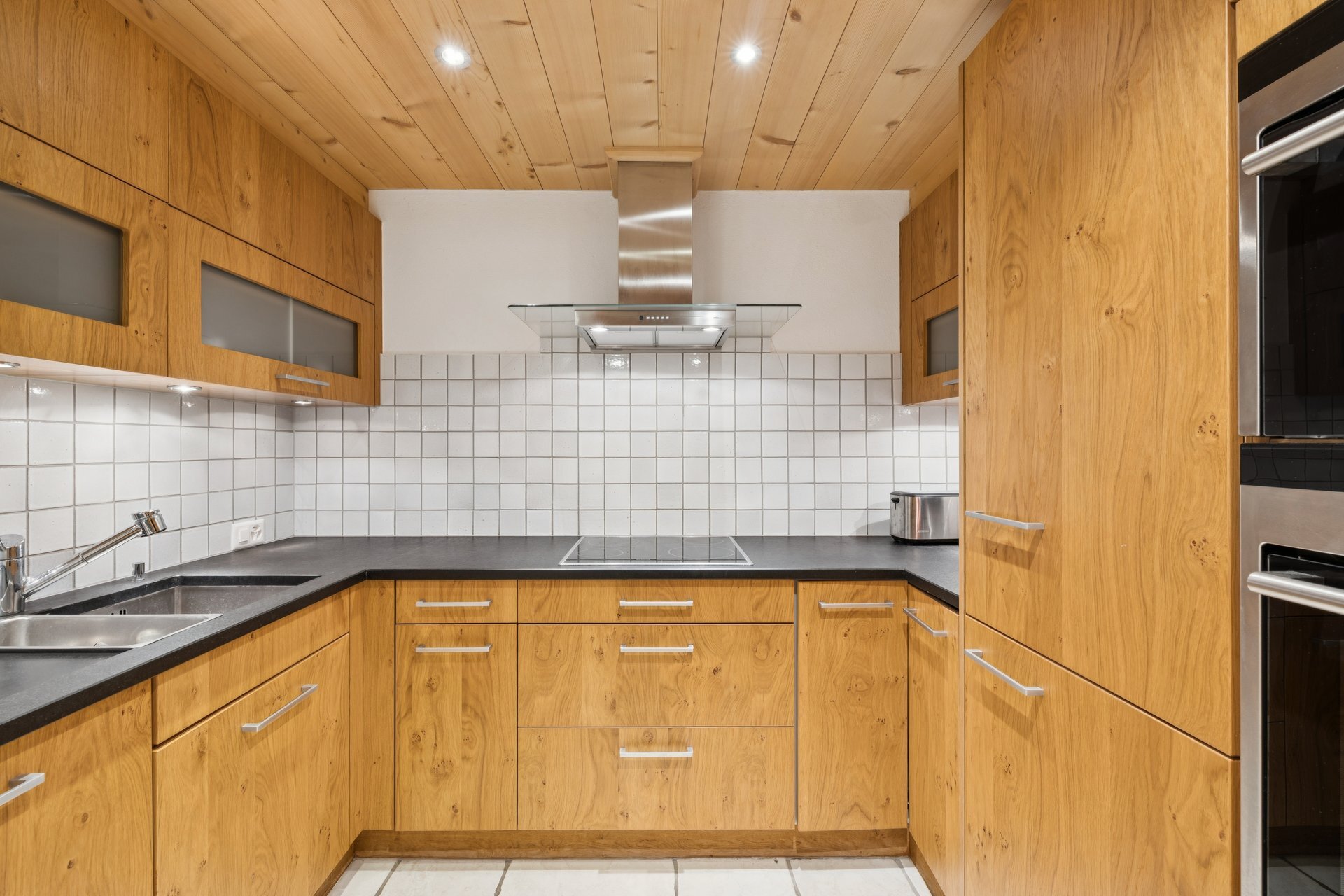 Interior view 9